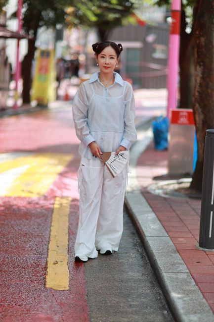 komplett in Weiß von Kopf bis Fuß und irgendwie ist es den ganzen Tag sauber geblieben 🤍
#lässigerlook #ootd #white #shirt #pants