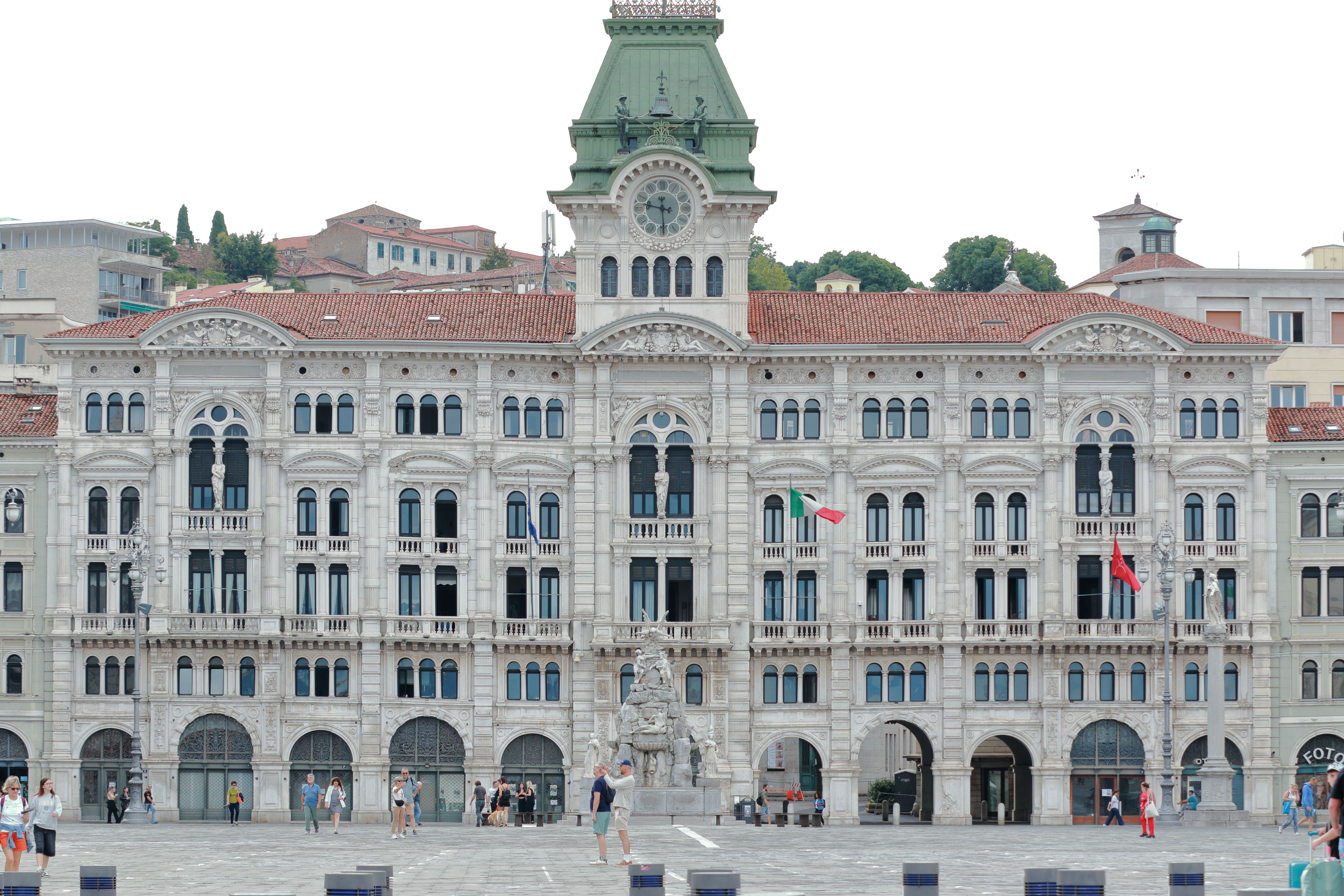 Piazza Grande i historyczny ratusz