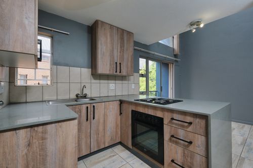 Free Contemporary kitchen with wood cabinetry and modern appliances for stylish living. Stock Photo