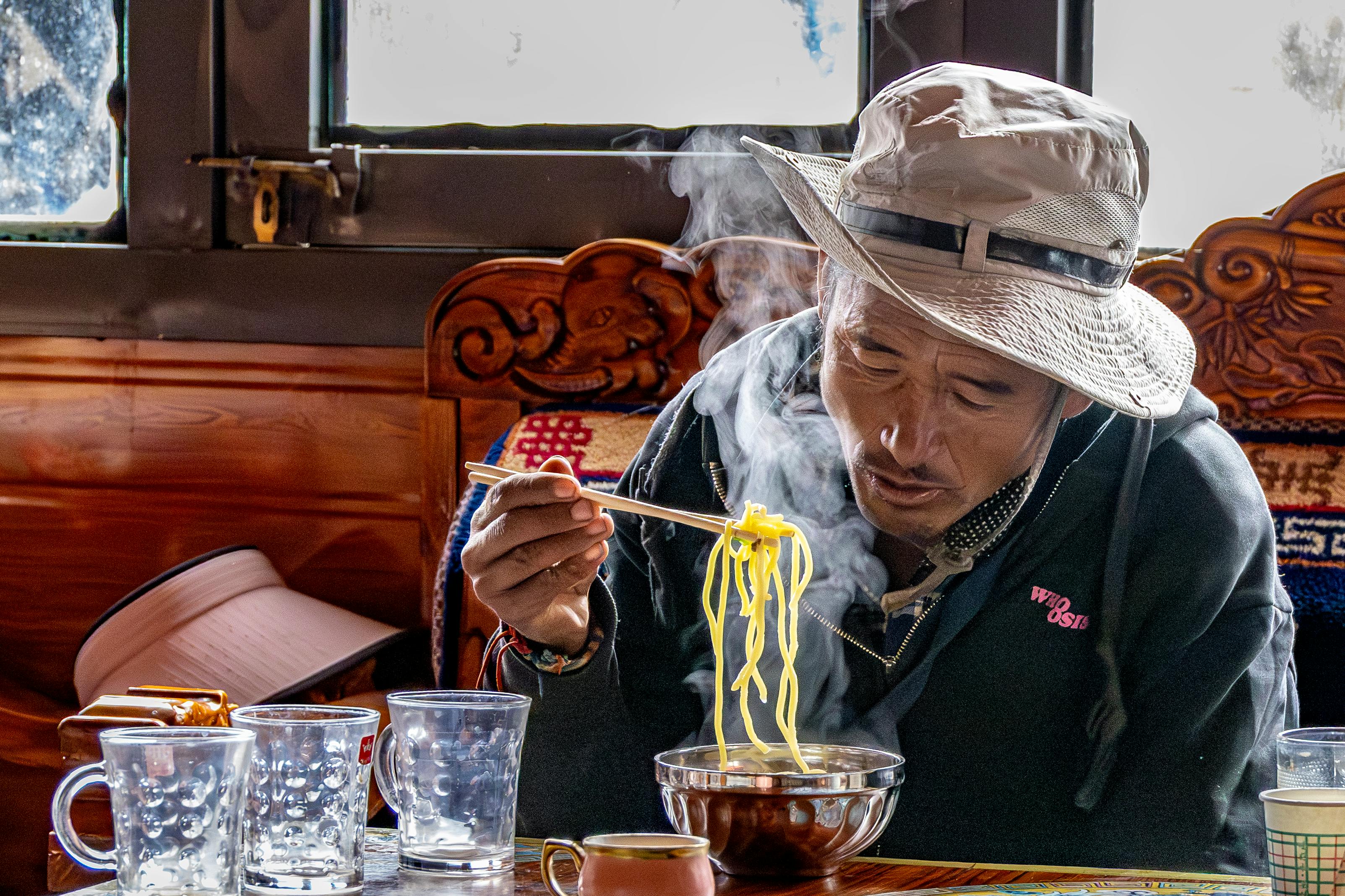 阿里山青心烏龍茶拉麵亮相東京國際食品展 吸引國際買家目光