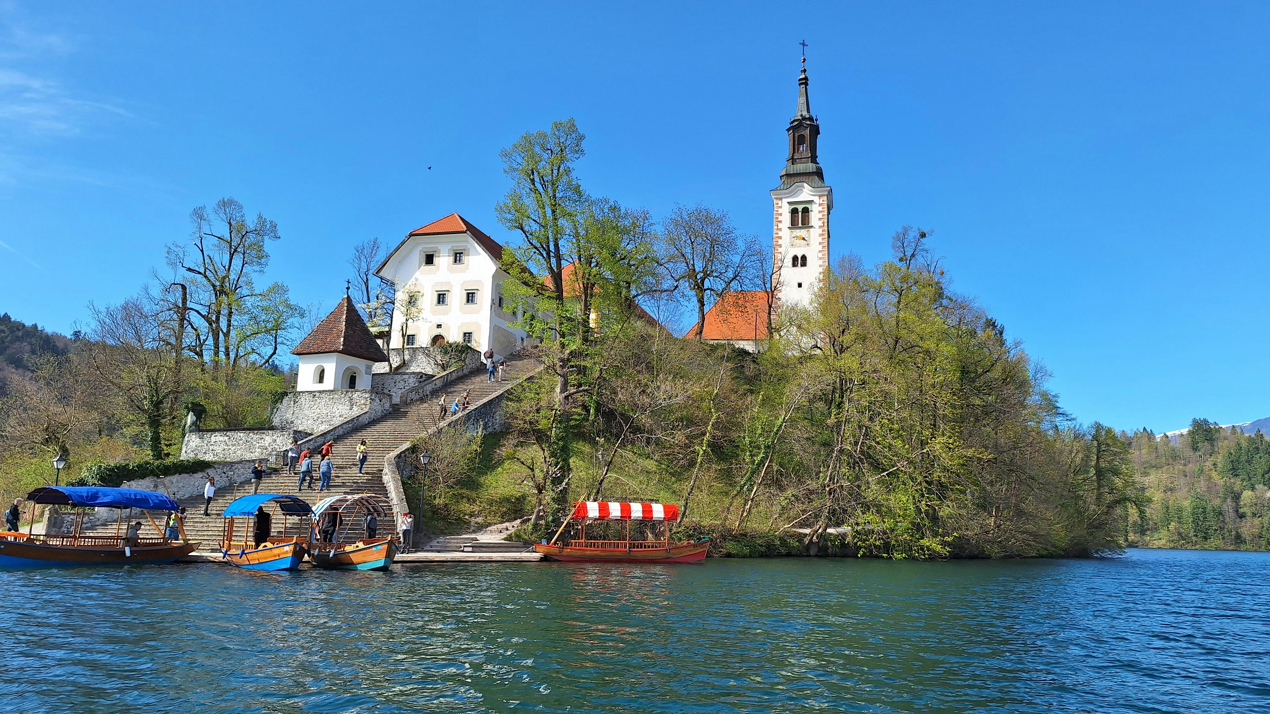 pexels-photo-34594221.jpeg?auto=compress&cs=tinysrgb&h=650&w=940