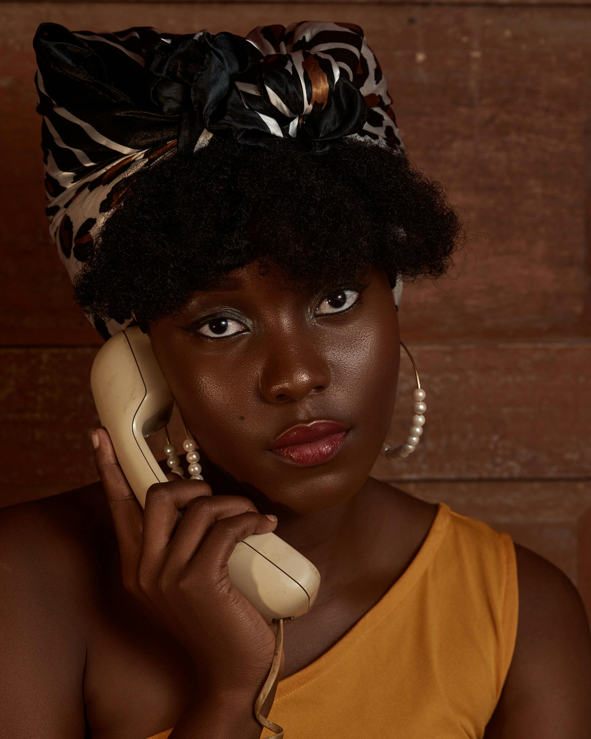 grátis Foto profissional grátis de acessórios, brincos de pérola, cabelo natural Foto profissional