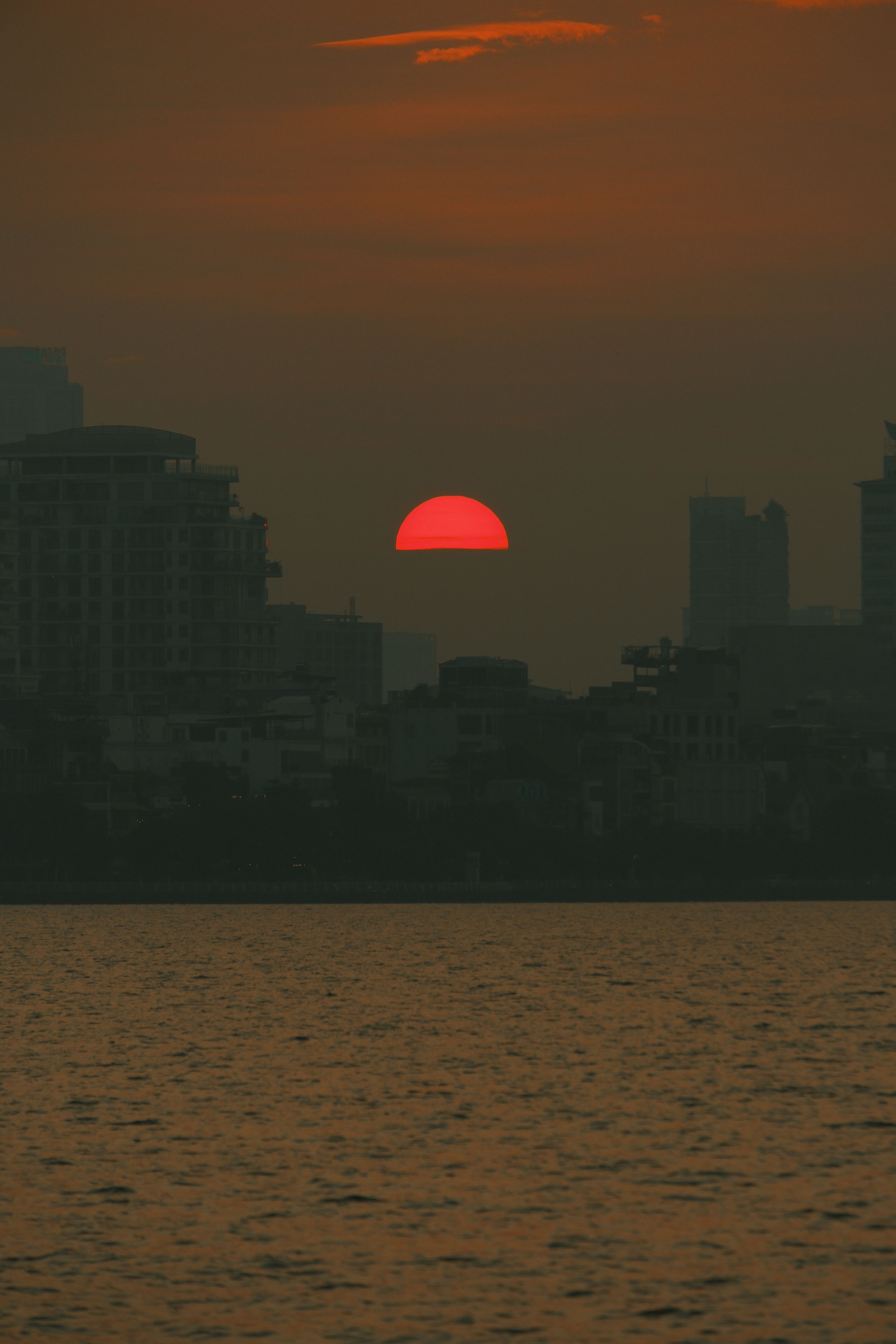 Dramatic Urban Sunset Over City Skyline · Free Stock Photo