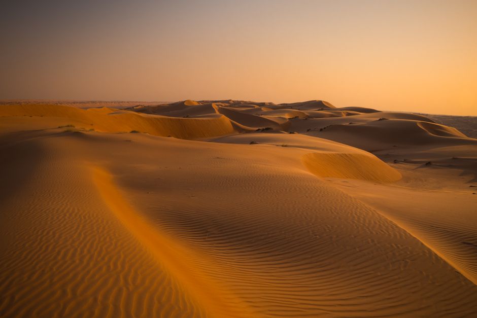 Dunes de Wahiba Sands au coucher du soleil avec 4x4, Oman