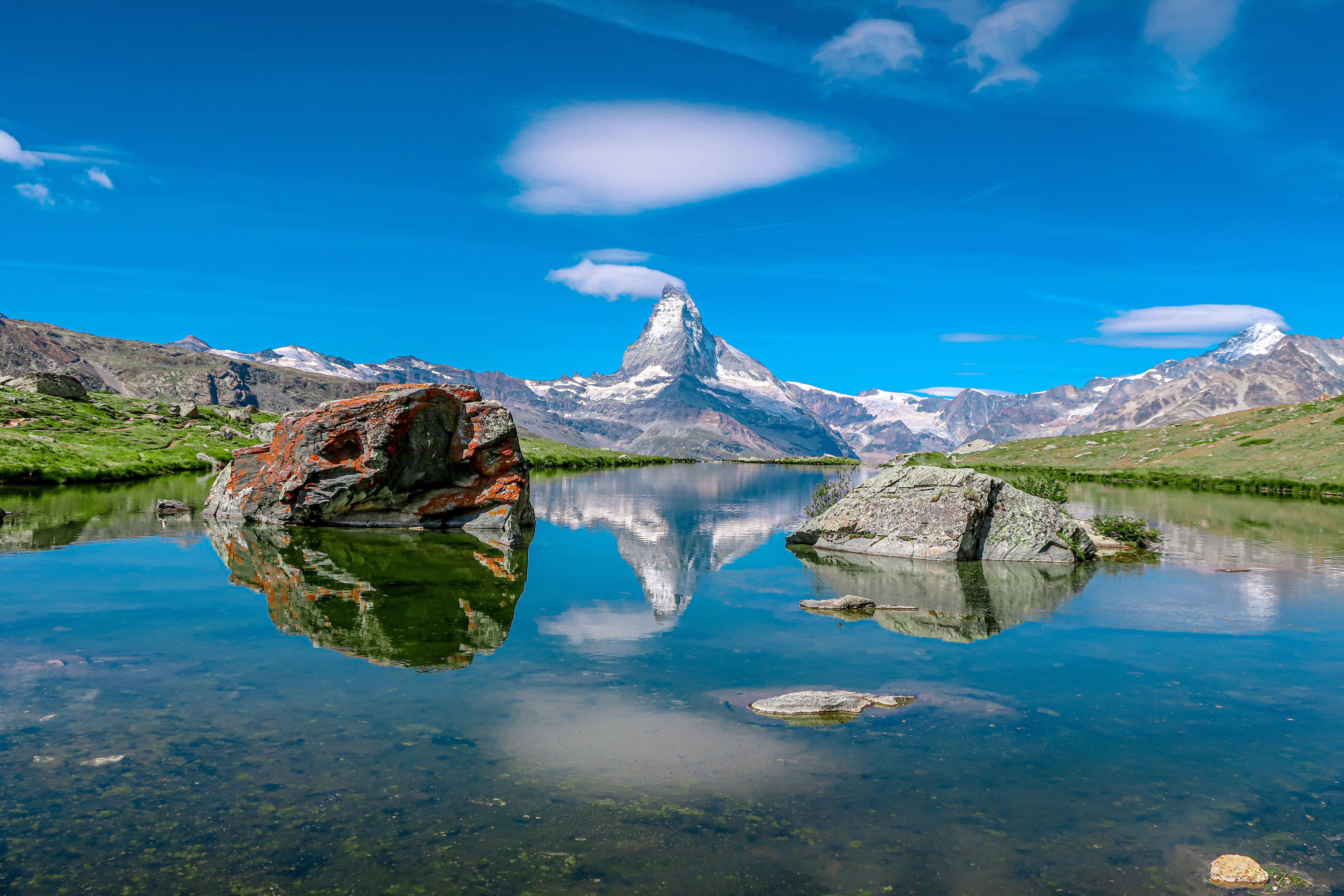 Stunning View of the Matterhorn and Alpine Lake Reflection · Free