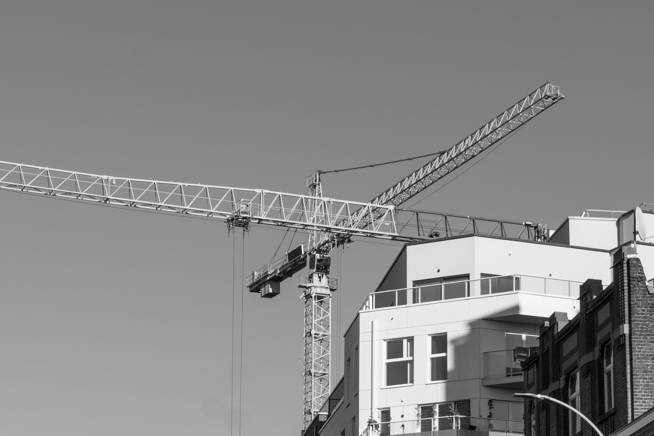 Black and White Crane Over Building in Liège · Free Stock Photo