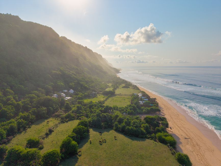 menjelajahi Sumba