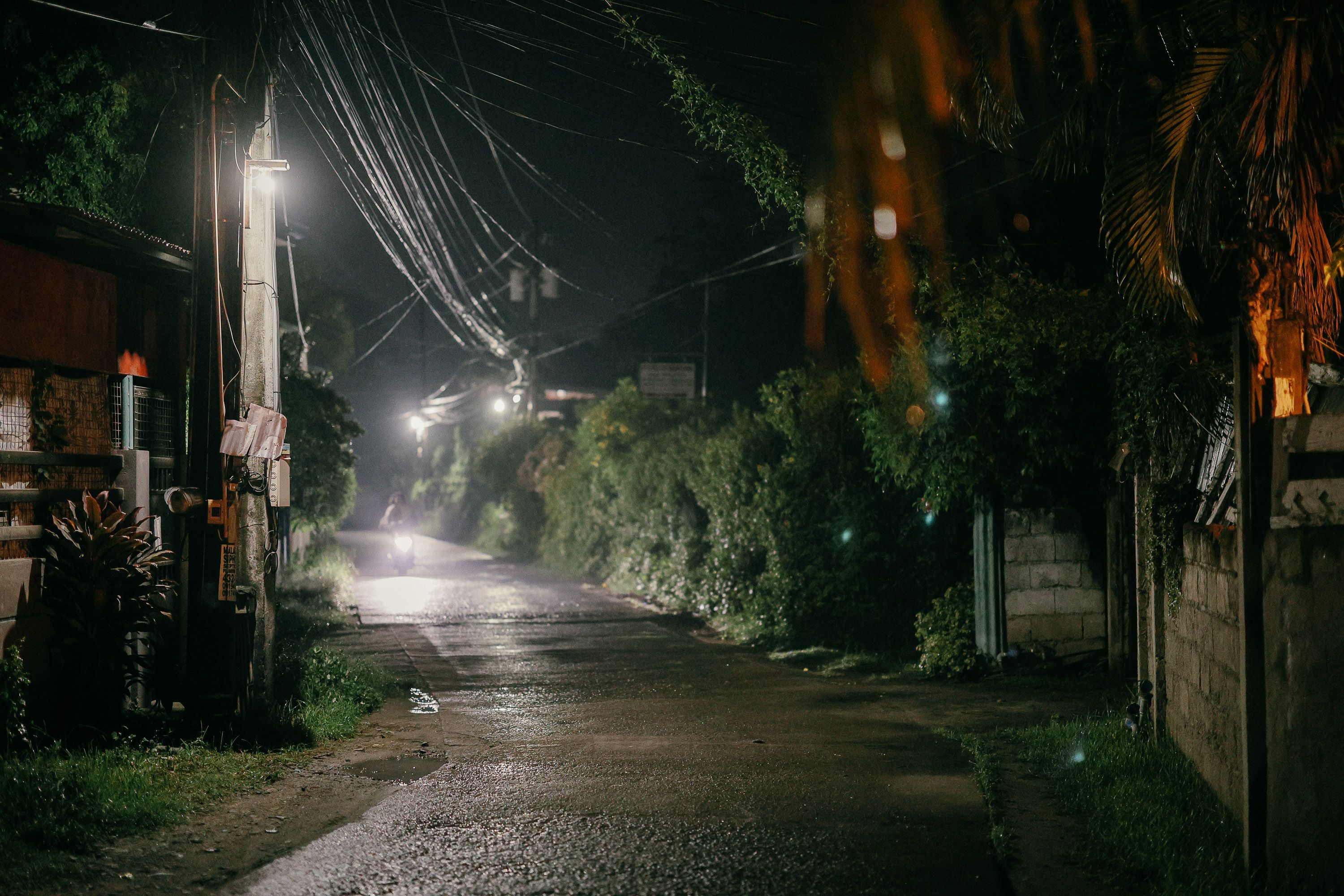 Moody Evening Street Scene with Dim Lighting · Free Stock Photo