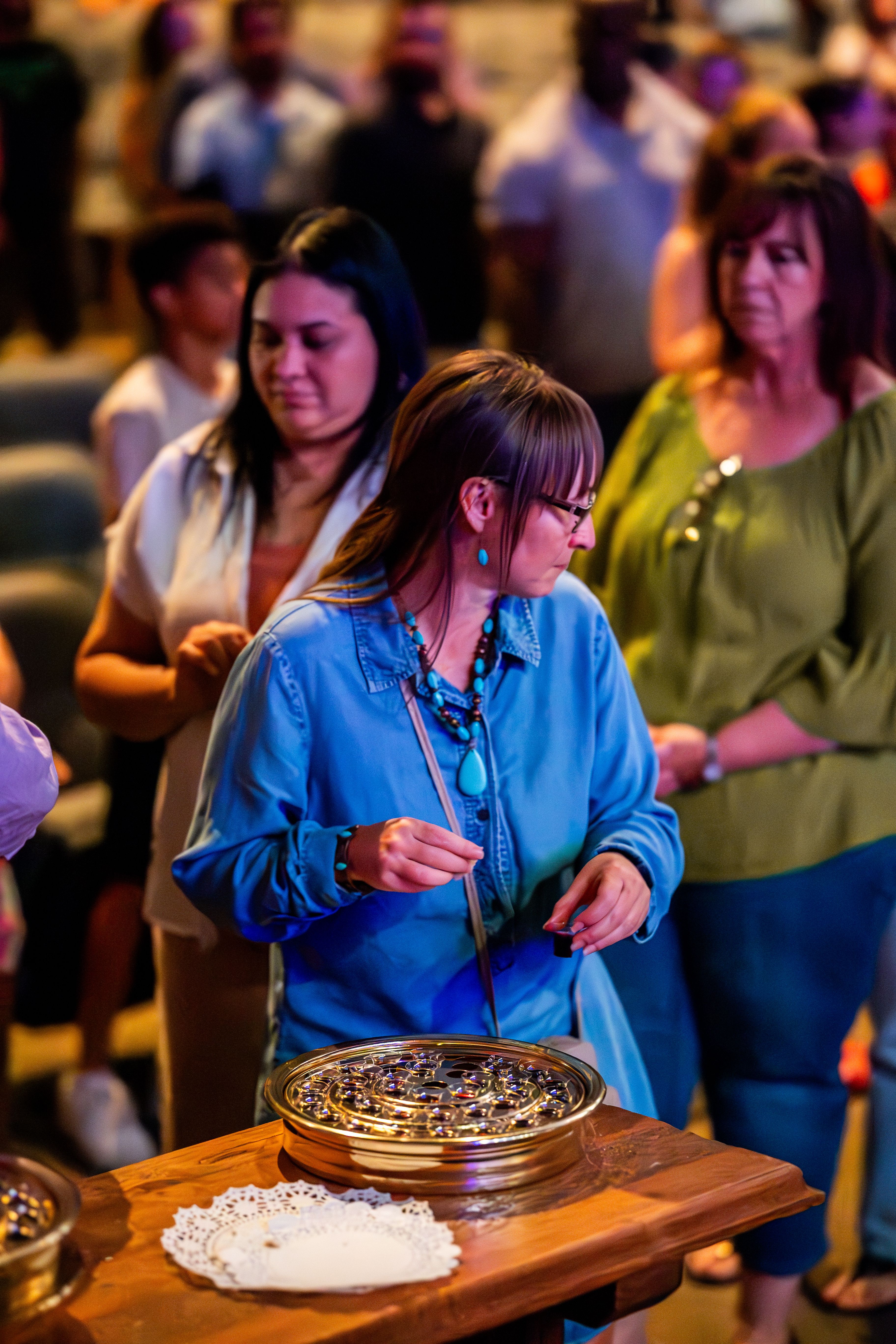 Diverse Group Gathering at Indoor Event · Free Stock Photo