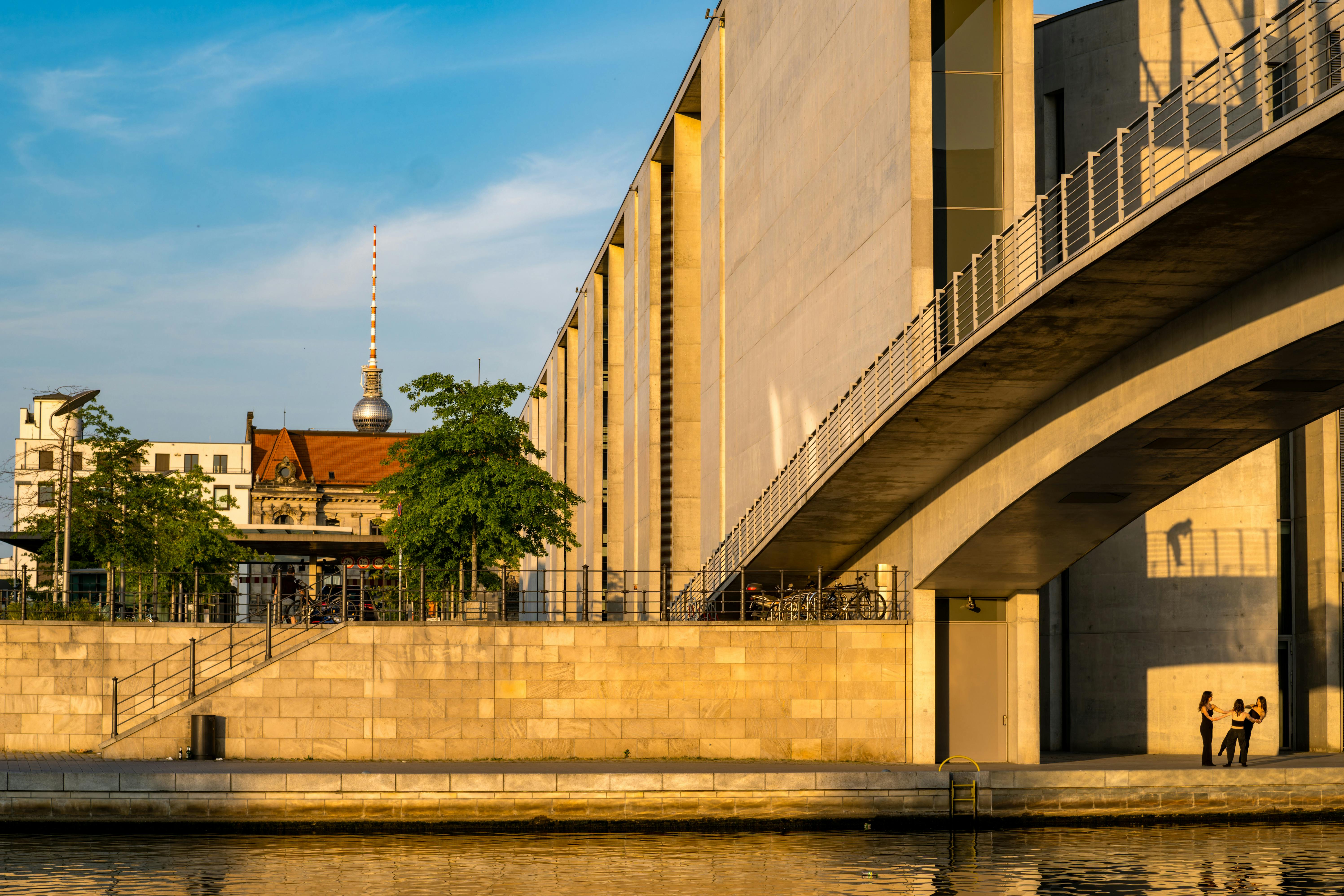 跟著舒華踩點！國際旅展桃園館攜手觀光大使推多重優惠