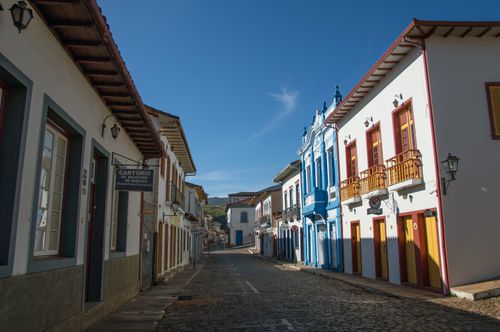 Free A charming street in Mariana, Brazil with colorful colonial architecture and a clear blue sky. Stock Photo