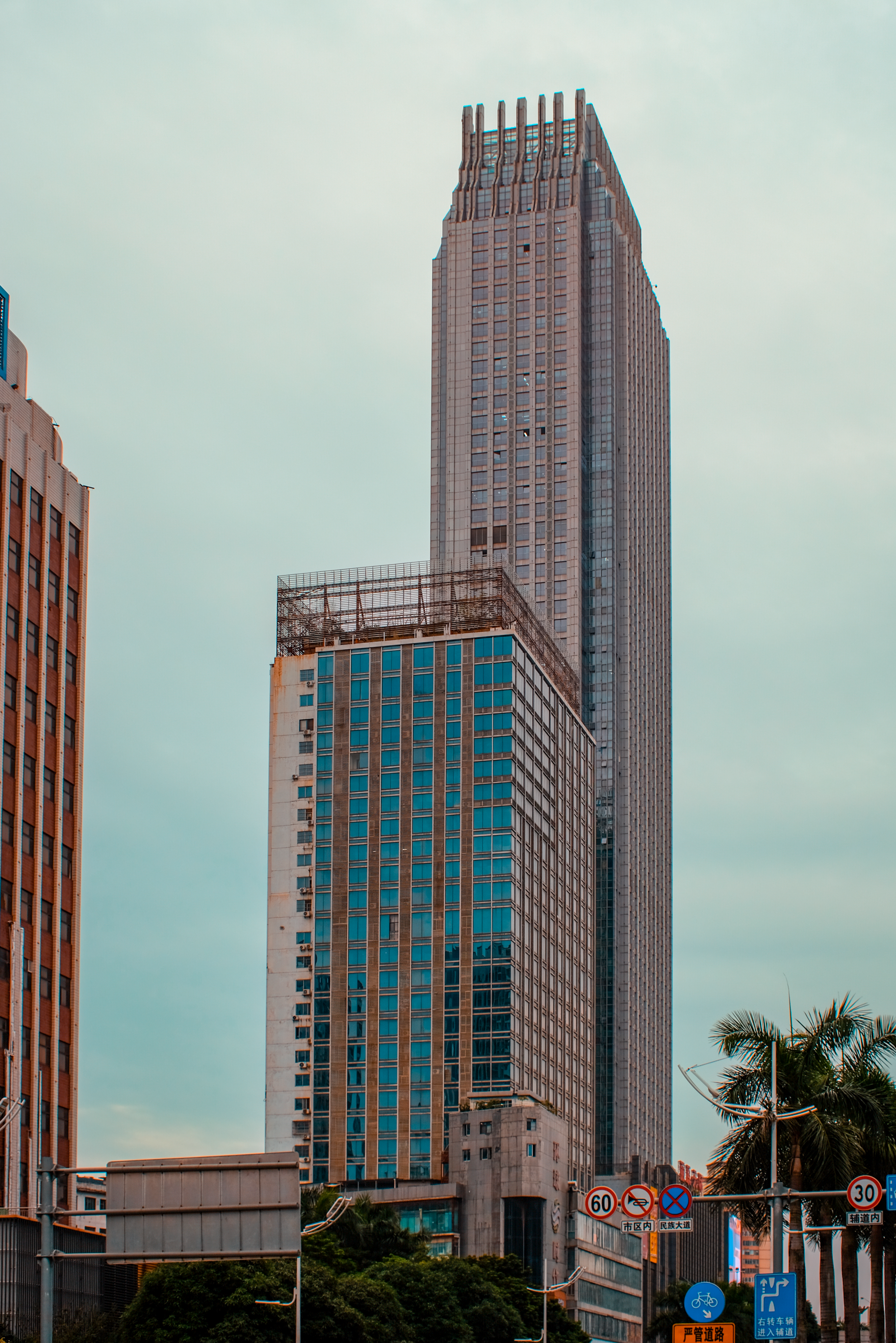 Modern Skyscraper in Urban Landscape · Free Stock Photo