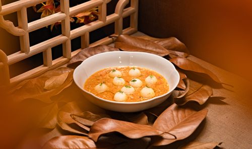 Free Warm autumn soup with dumplings surrounded by leaves, creating a cozy seasonal ambiance. Stock Photo