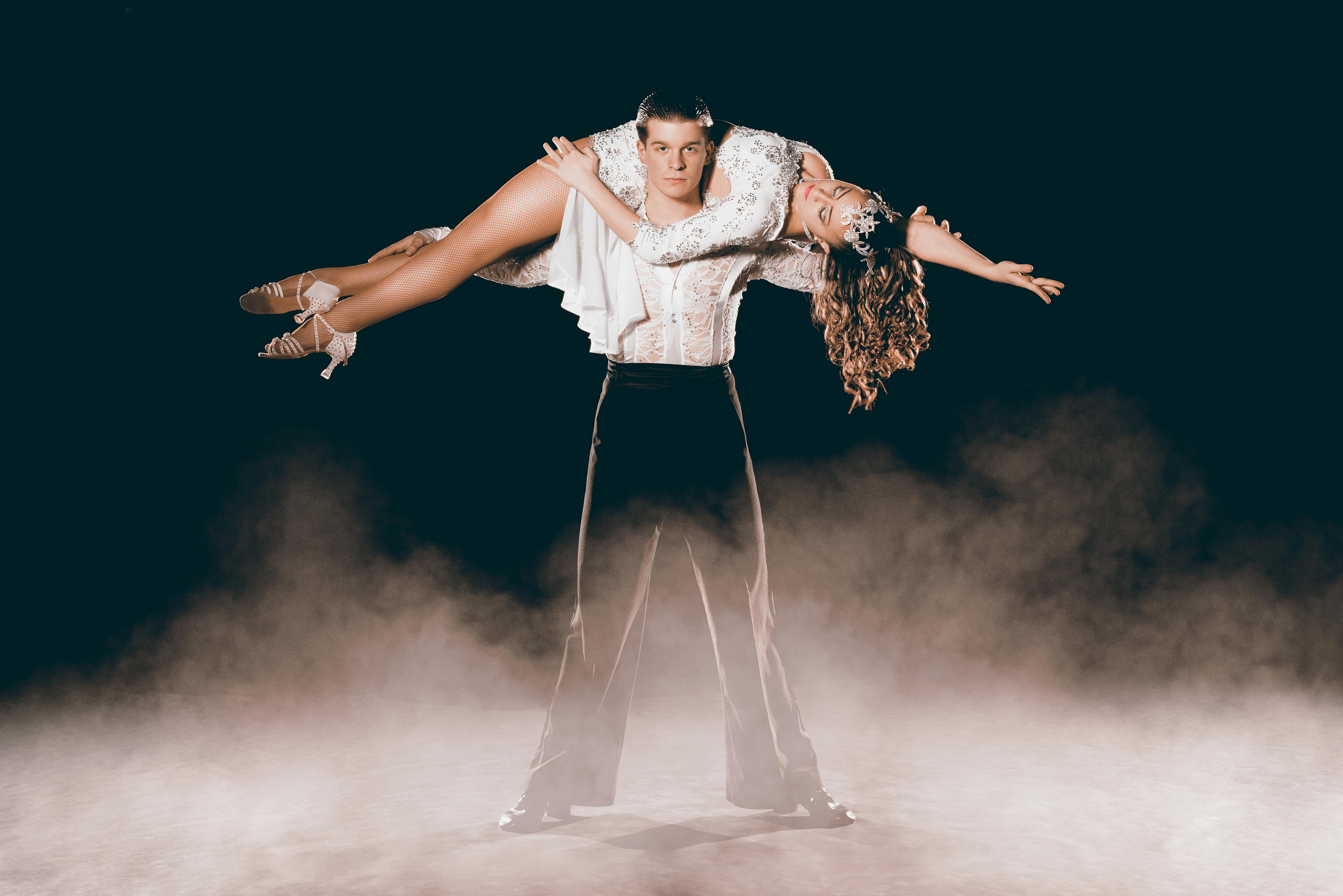 DWTS Jenna Johnson Shares Her Postpartum Hair Growth Hack (&amp; It’s on Amazon) - E! News — Photo by Novkov Visuals on Pexel