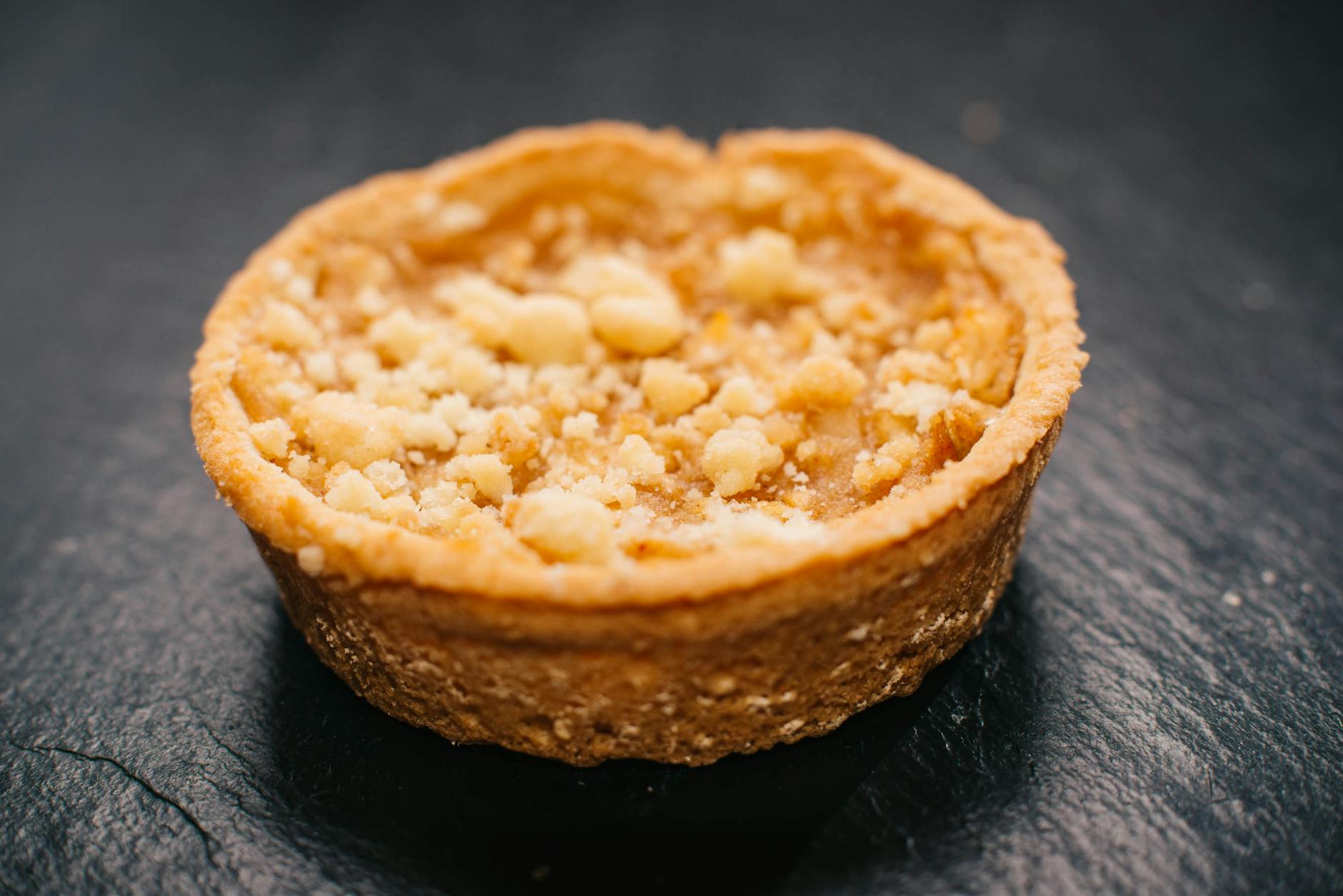 Old-Fashioned Apple-Almond Crumble Pie