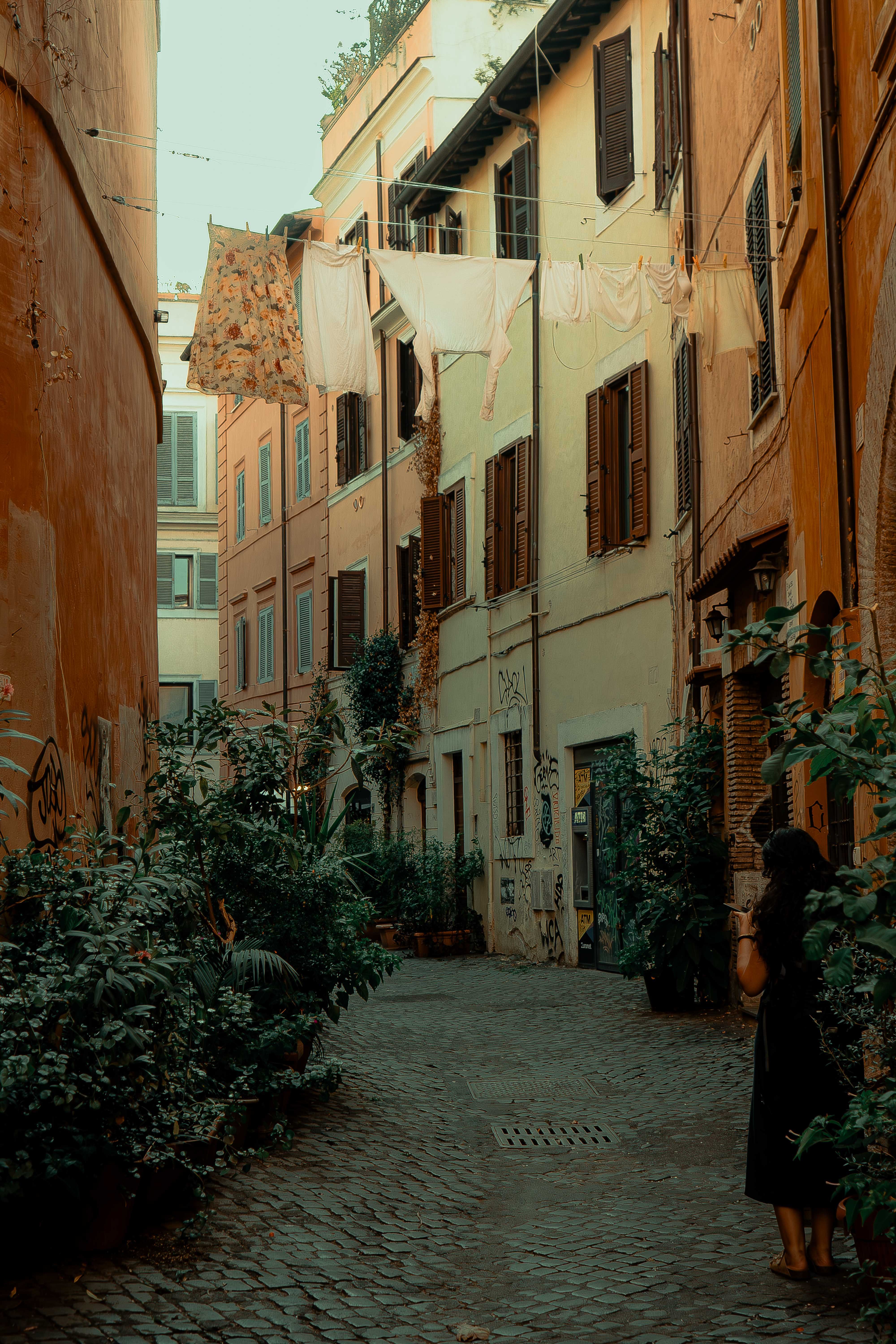 Charming Rustic Alleyway in Historic European City · Free Stock Photo