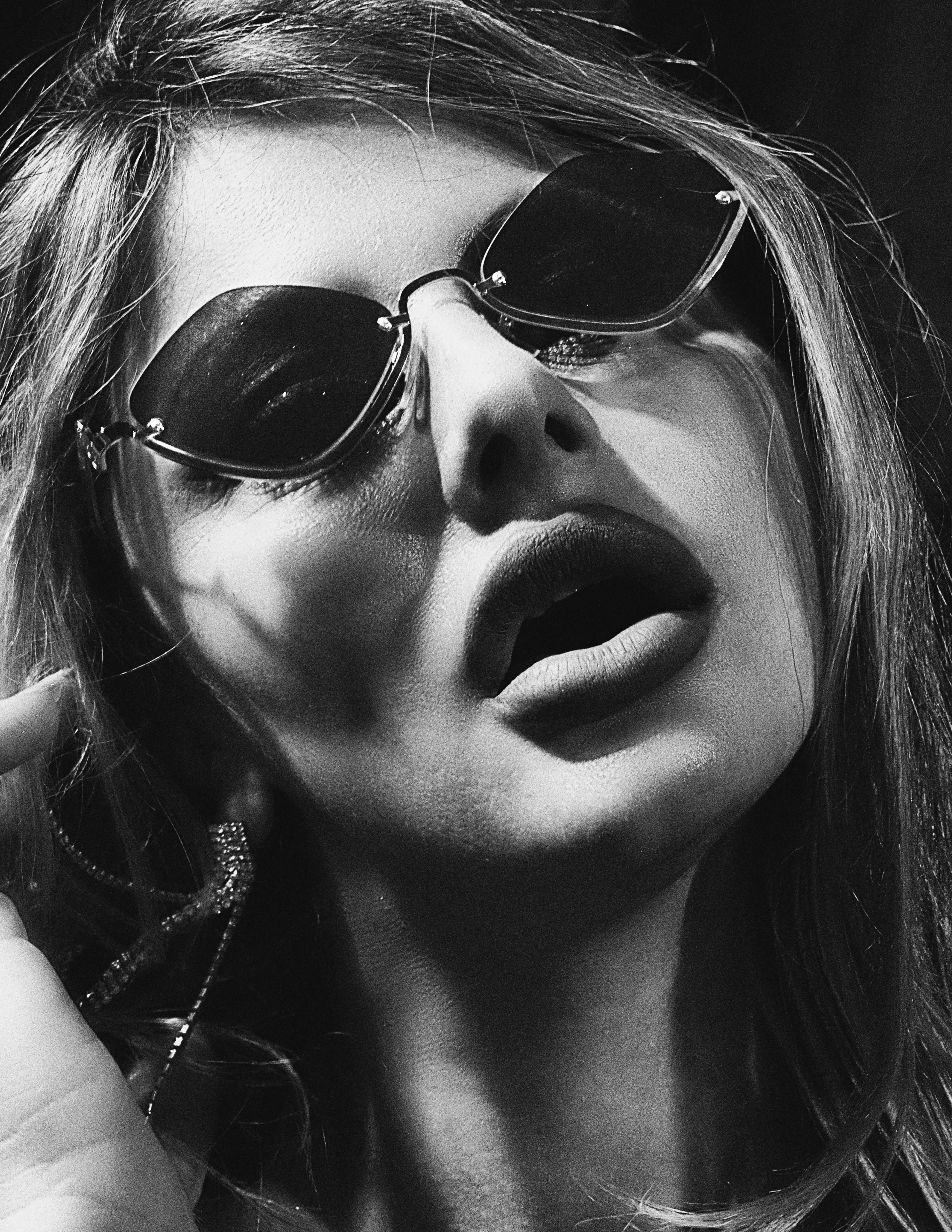 Black and White Portrait of a Stylish Woman with Sunglasses · Free ...