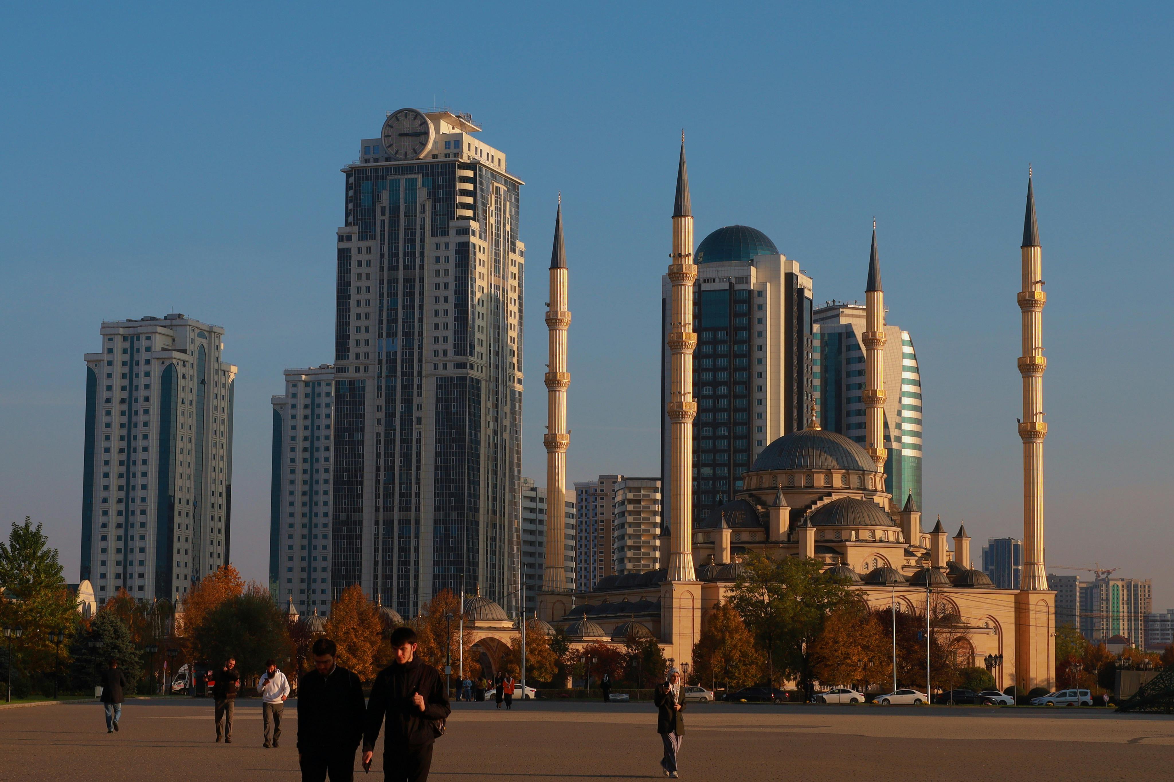 Akhmad Kadyrov Mosque Grozny Architecture With Minarets And Dome
