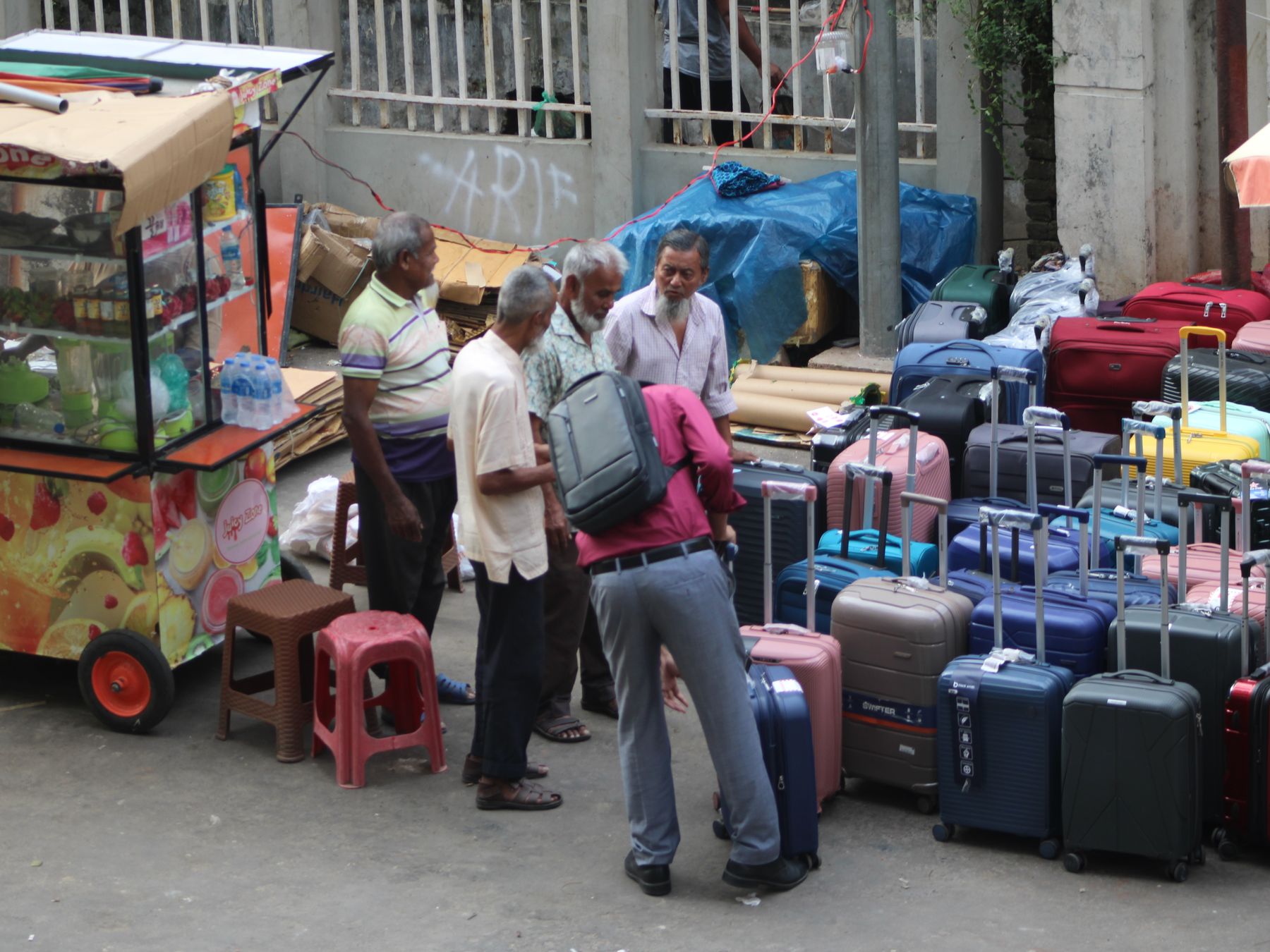 Grendon Underwood — student move with boxes and a van