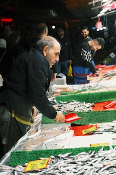Explore the vibrant atmosphere of an outdoor fish market in Istanbul, Türkiye.