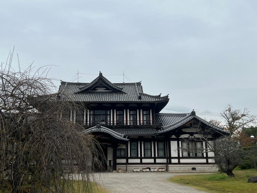 Scenic view of a traditional Japanese building in Yamatokoriyama, Nara.