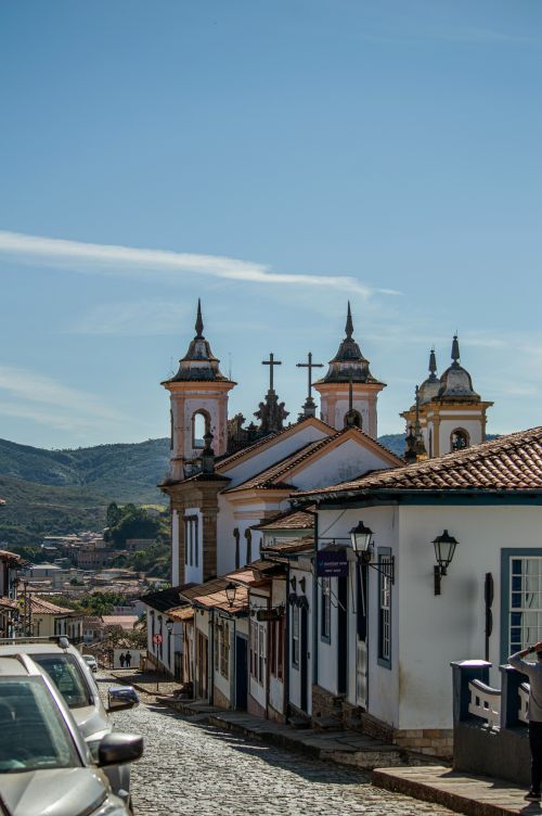 Free A scenic view of a historic church in Ouro Preto, Brazil, capturing its colonial architecture. Stock Photo