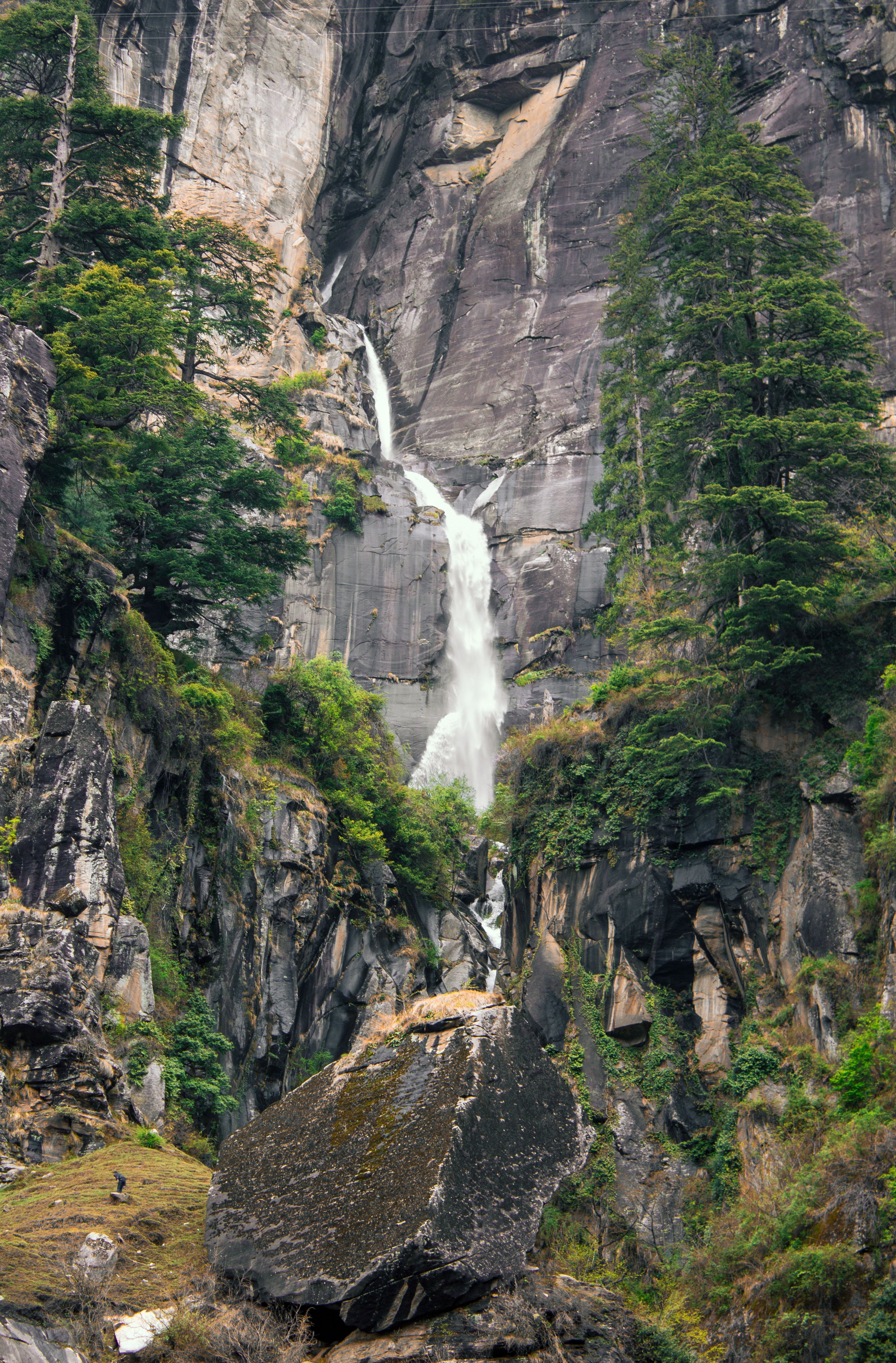 Majestic Waterfall Cascading Down Rocky Cliff · Free Stock Photo