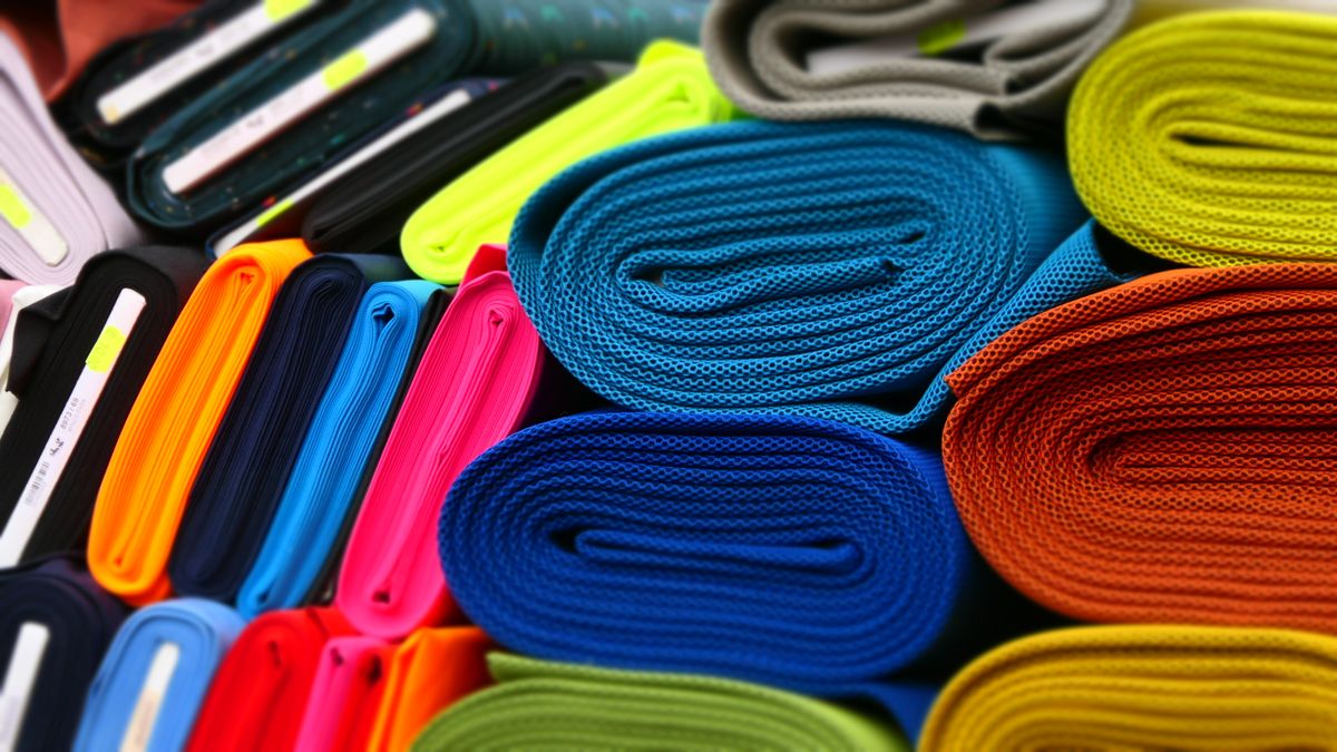 Vêtements de sport recyclés : où les trouver en 2026 ?