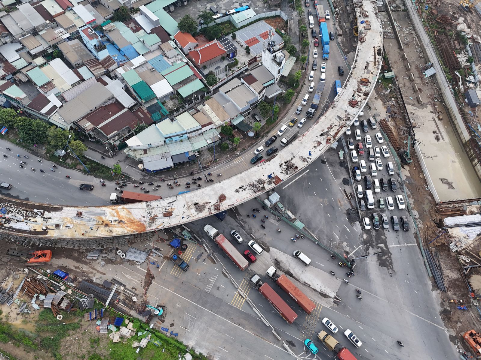 Șantier de infrastructură — vedere aeriană, imagine ilustrativă