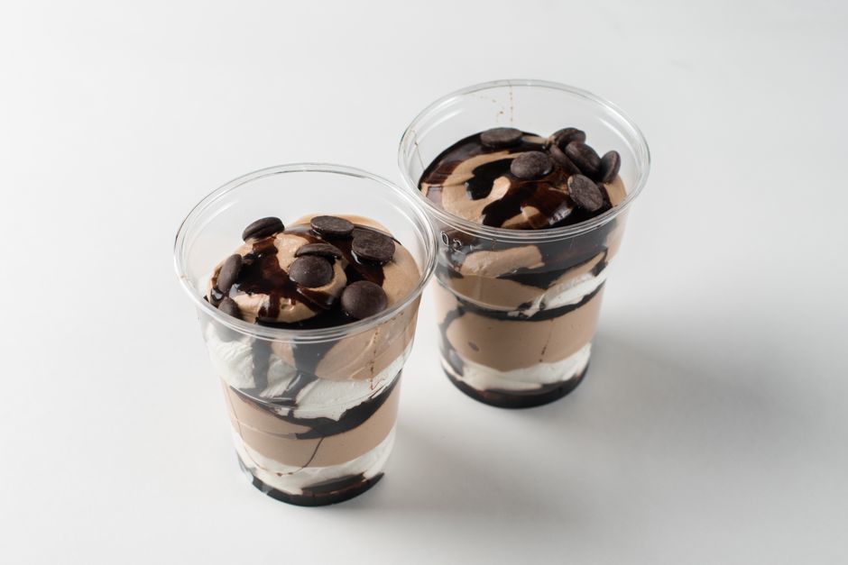 Somlói galuska eredete – A magyarországi desszert igazi története – hungarian dessert layers chocolate sauce whipped cream