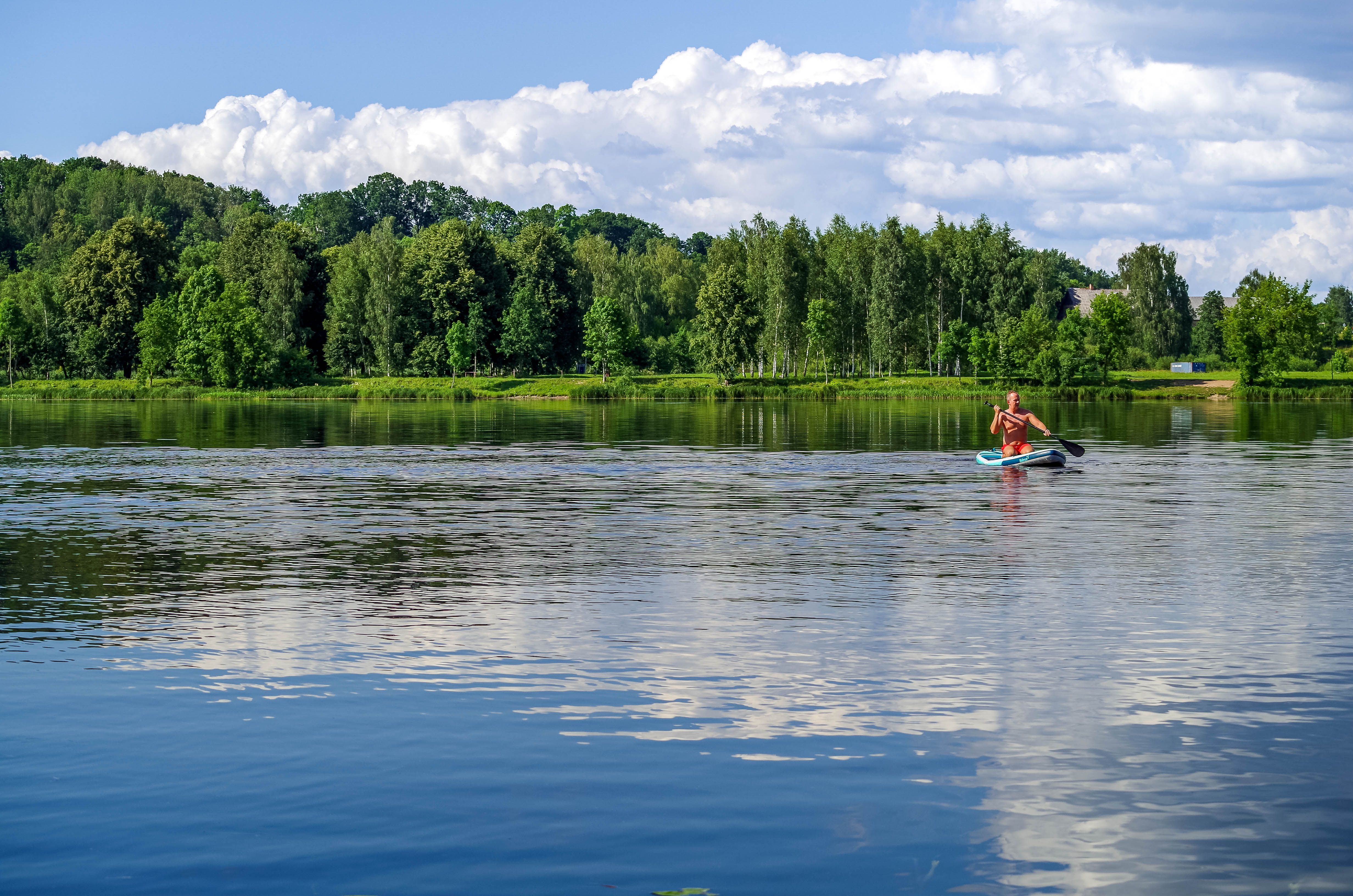 Camping sauvage sur les îles de la Daugava