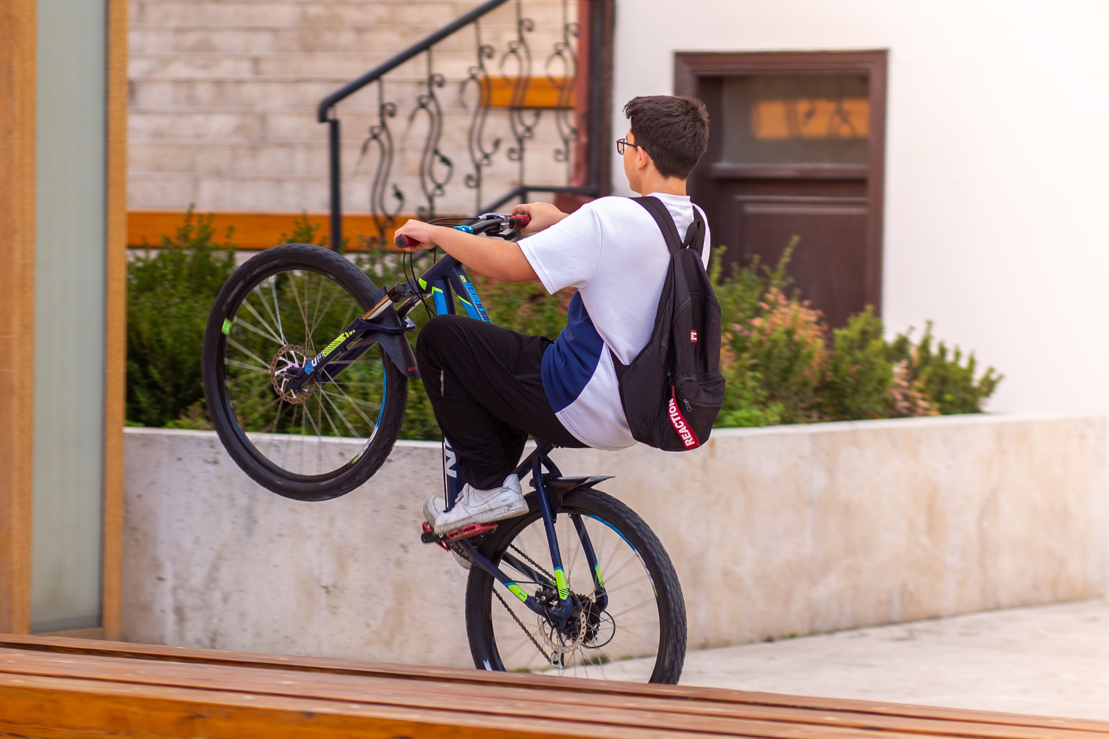 How Guerrilla Marketing Works brand experience example for top brands — experiential marketing | XM Marketing image