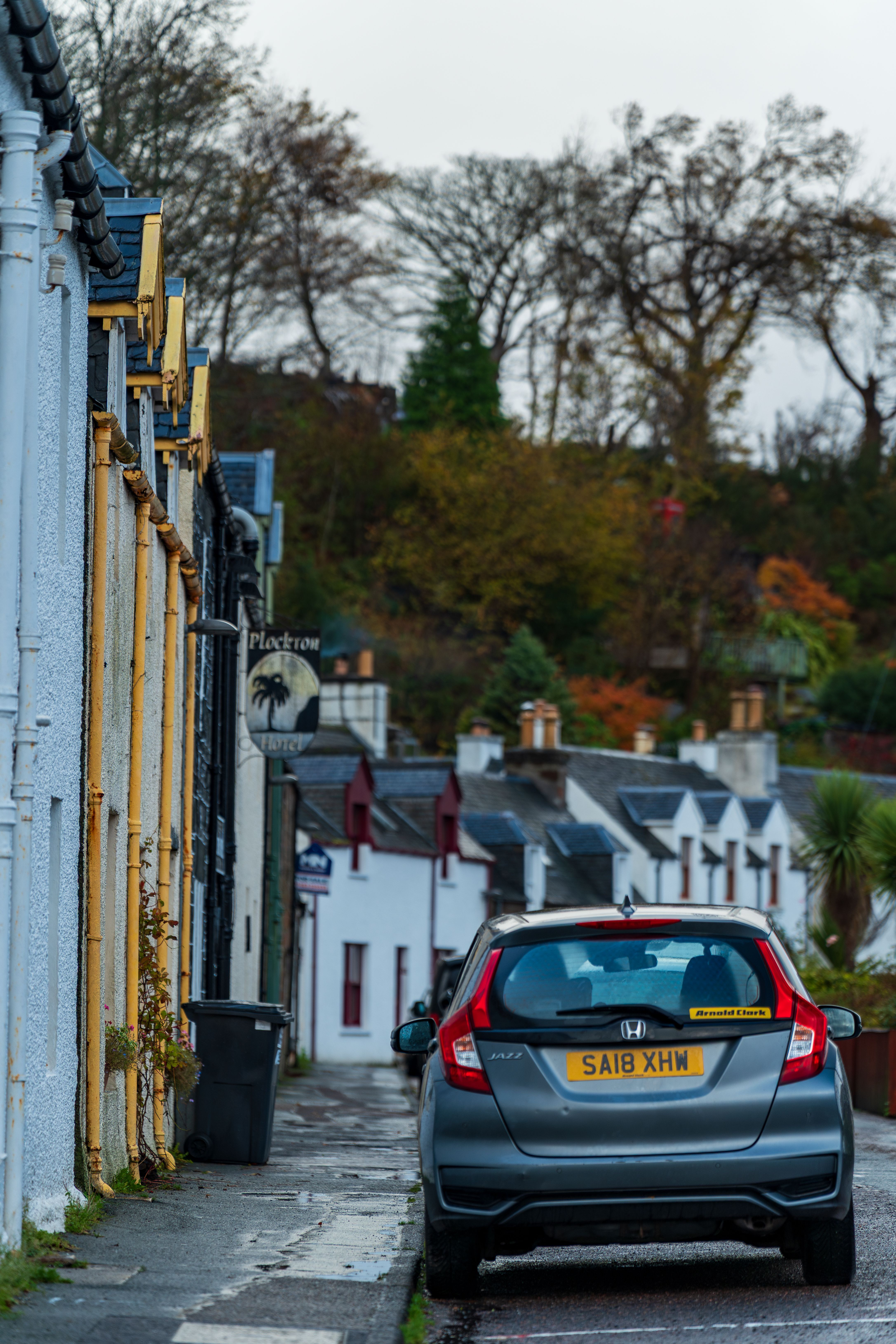 Charming Street in Scottish Village during Fall · Free Stock Photo