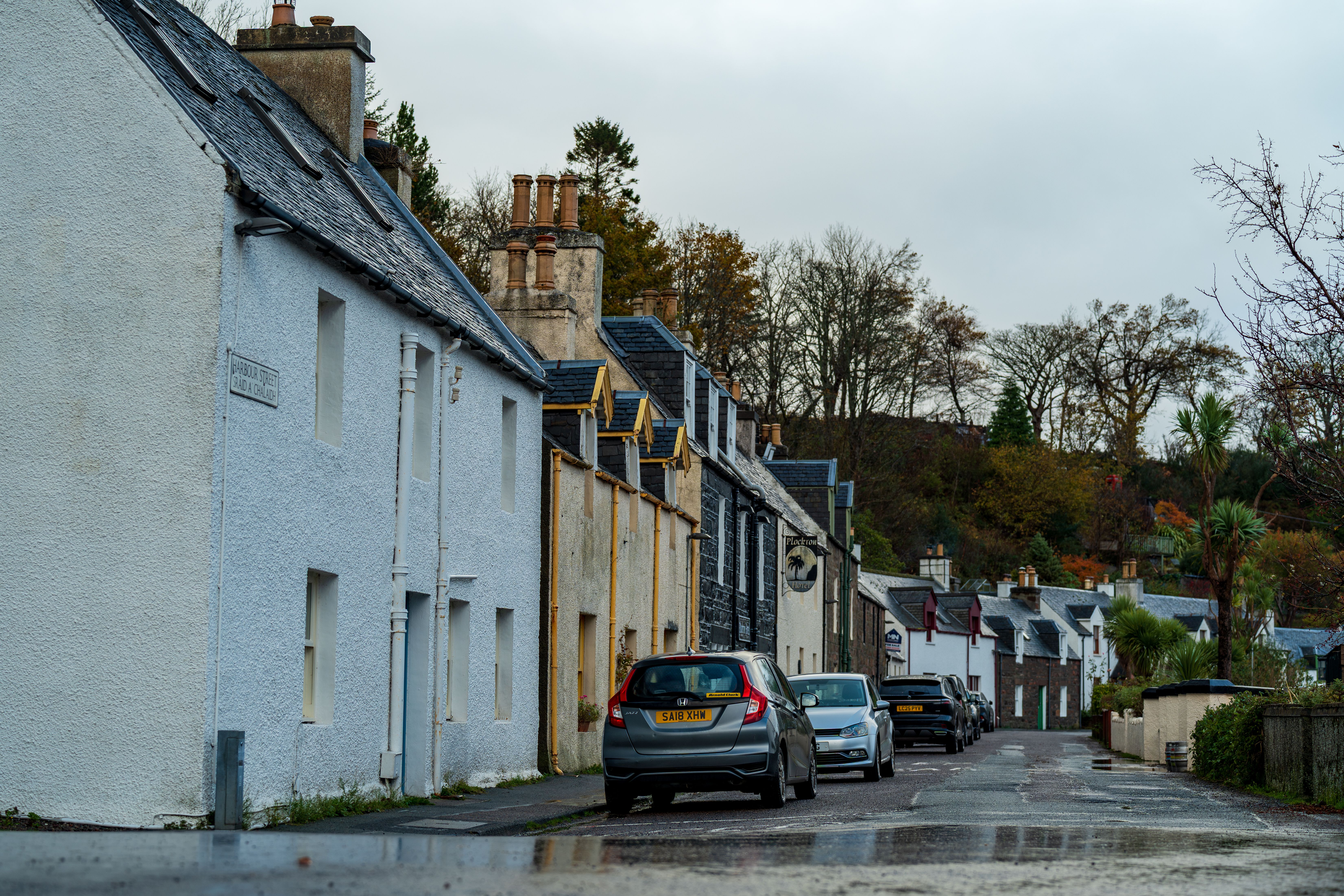 Charming Village Street in Scottish Highlands · Free Stock Photo