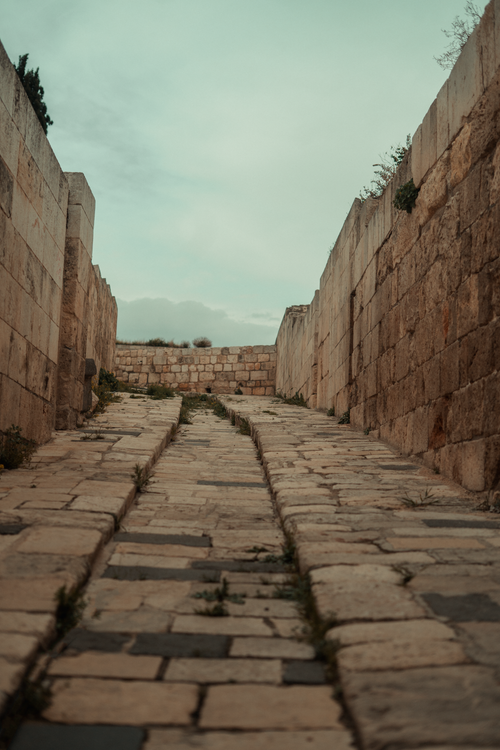 Free Discover the rustic charm of an ancient stone pathway in Aleppo, Syria, featuring historical architecture and neutral tones. Stock Photo
