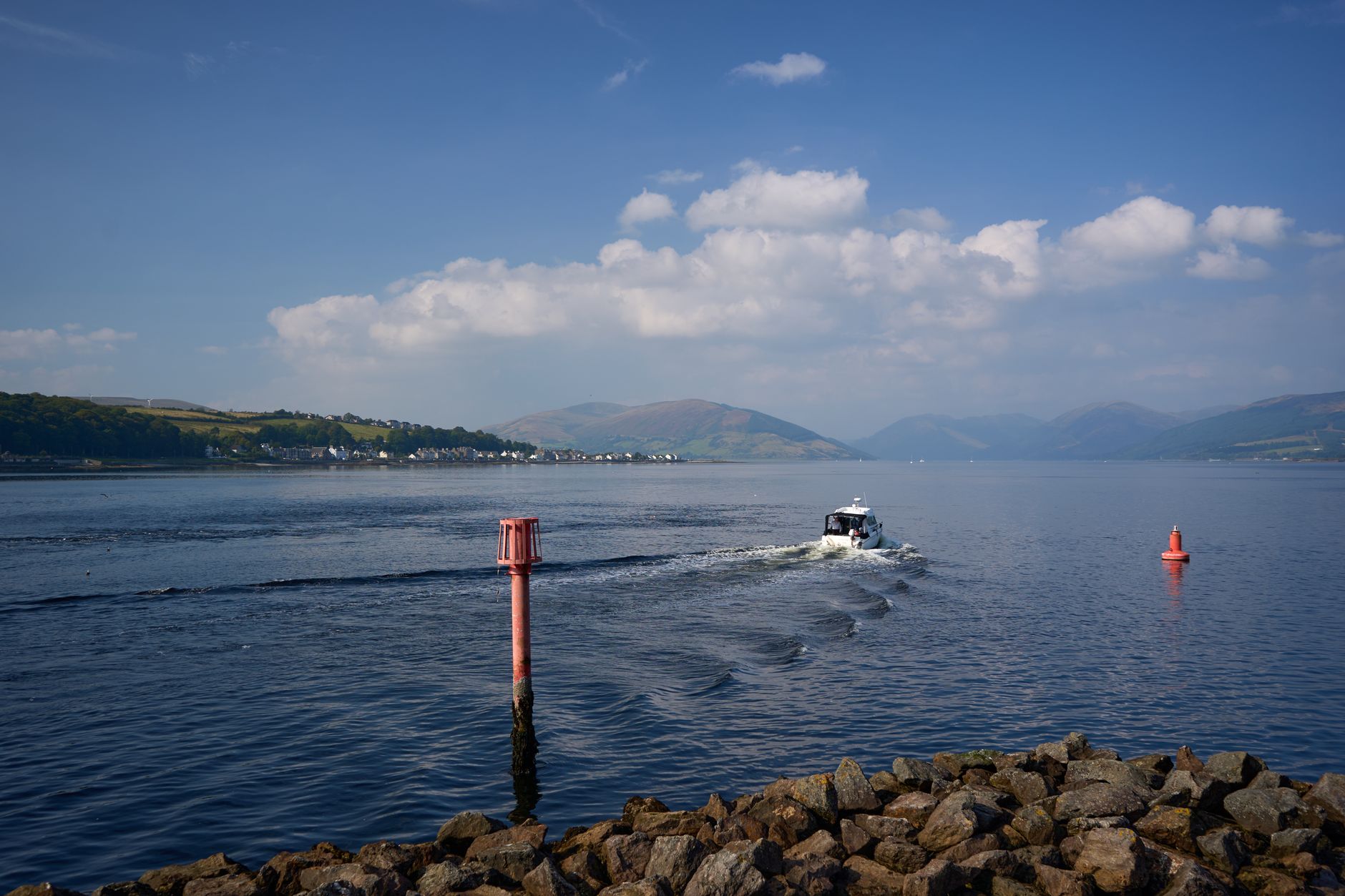 İskoçya'daki Faslane nükleer deniz üssü girişi