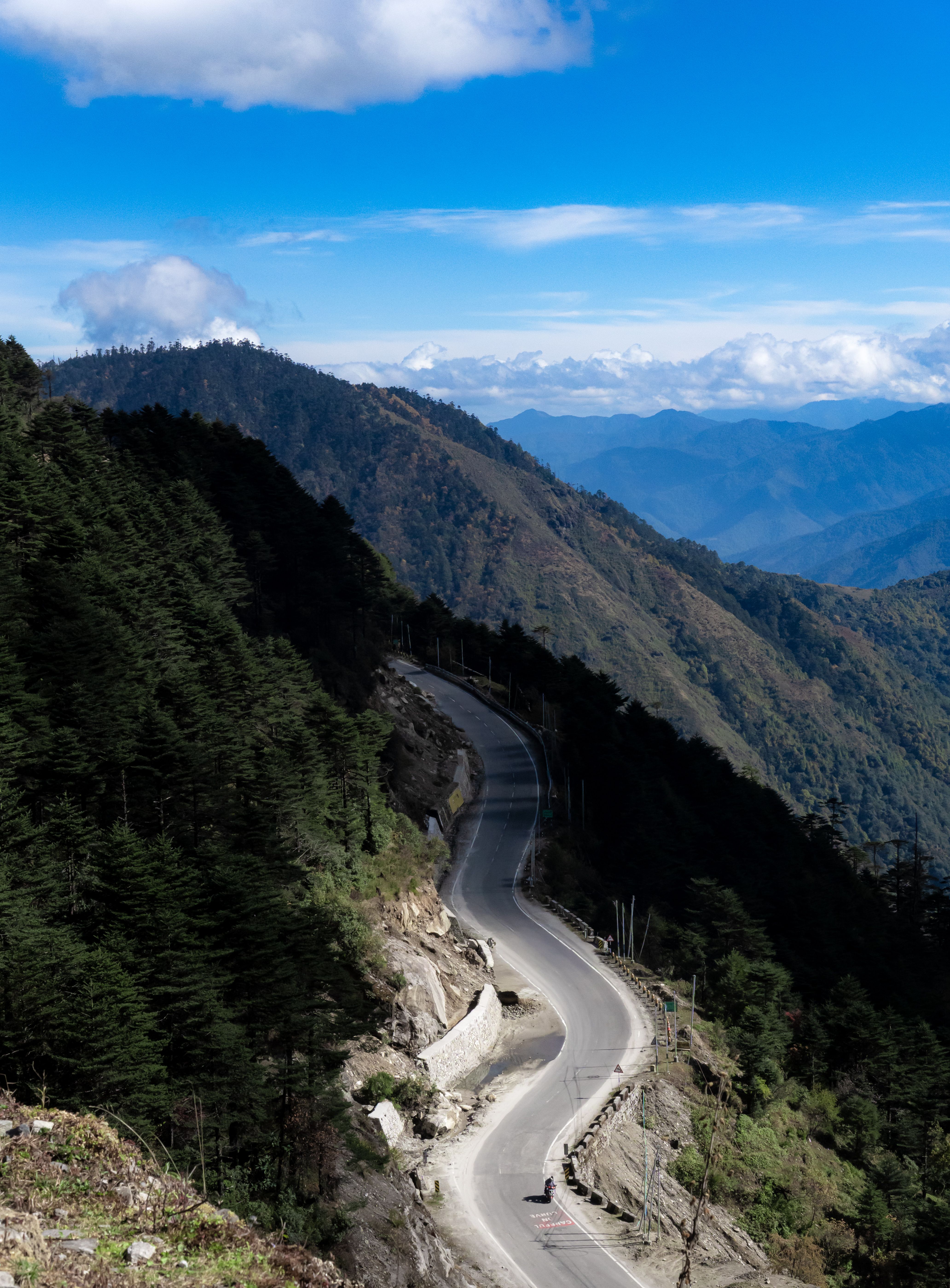 Scenic Mountain Road with Stunning Vistas · Free Stock Photo