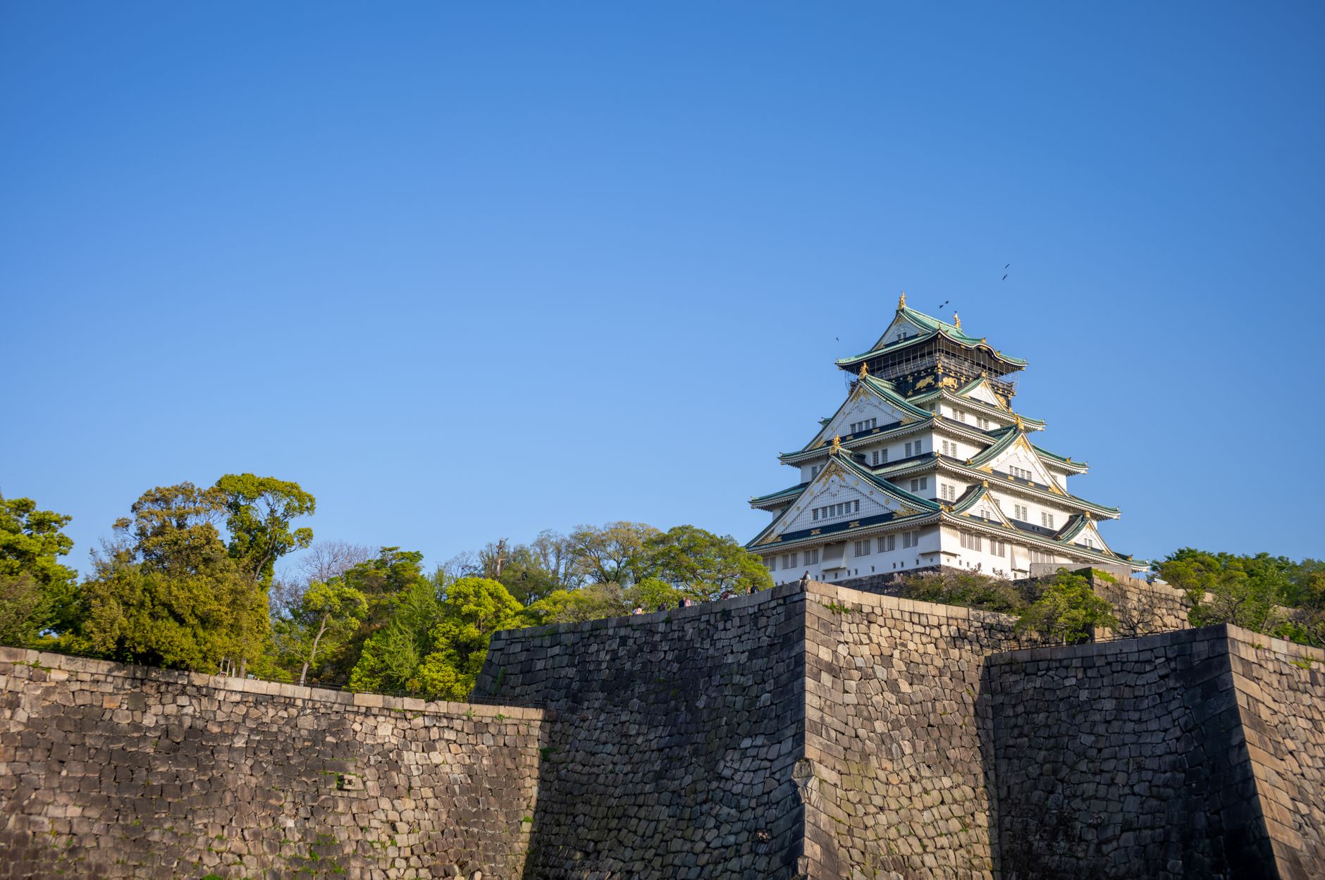 Himmel & Schloss im Anime-Look – Digitales Kunstwerk (von David Tran, 9528×6328, #34644894)