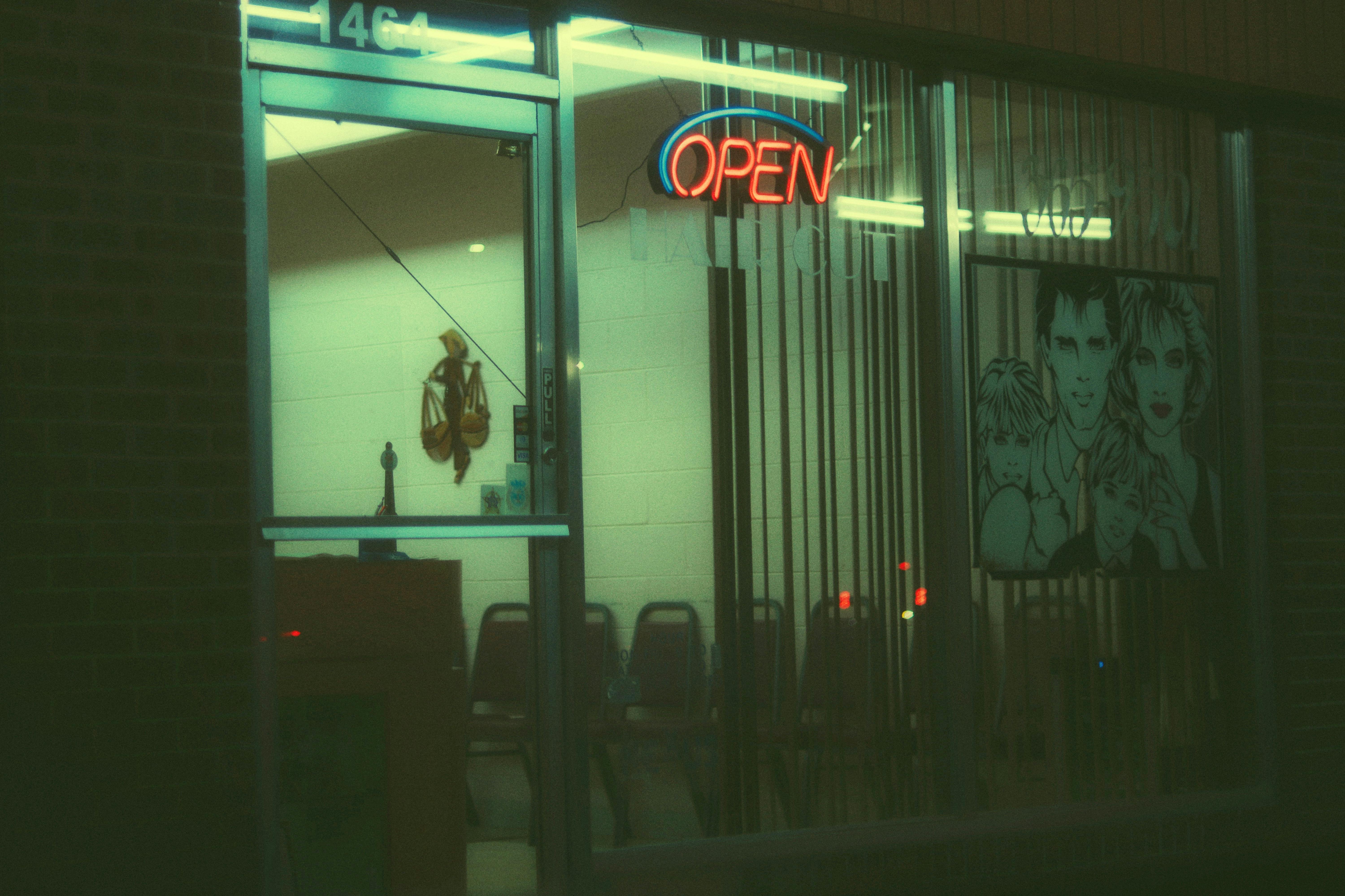 政治：雙北市長決定今日不上班放假 引發網友激烈批評