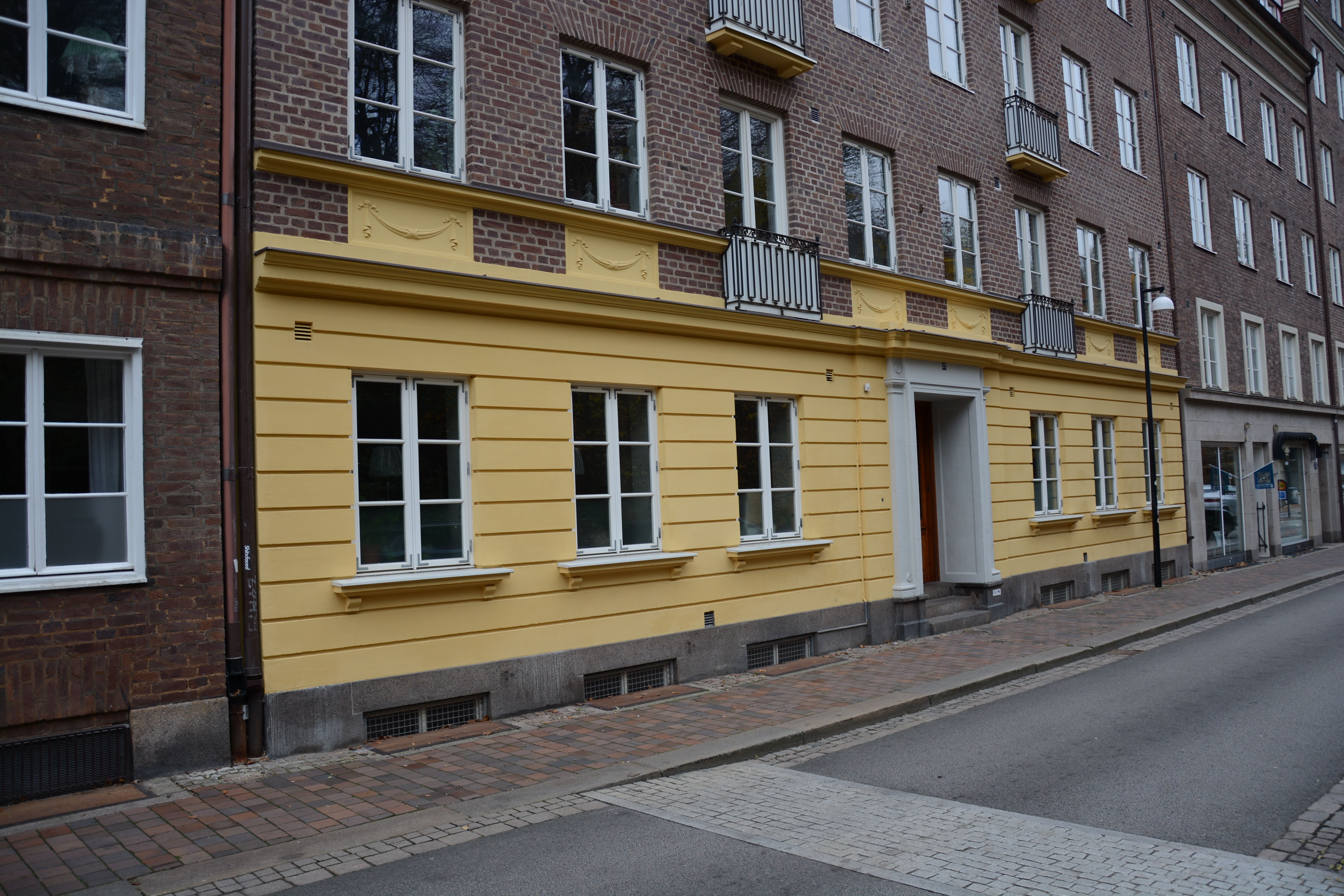 Exterior Painting in Aldwych — careful masking before painting begins