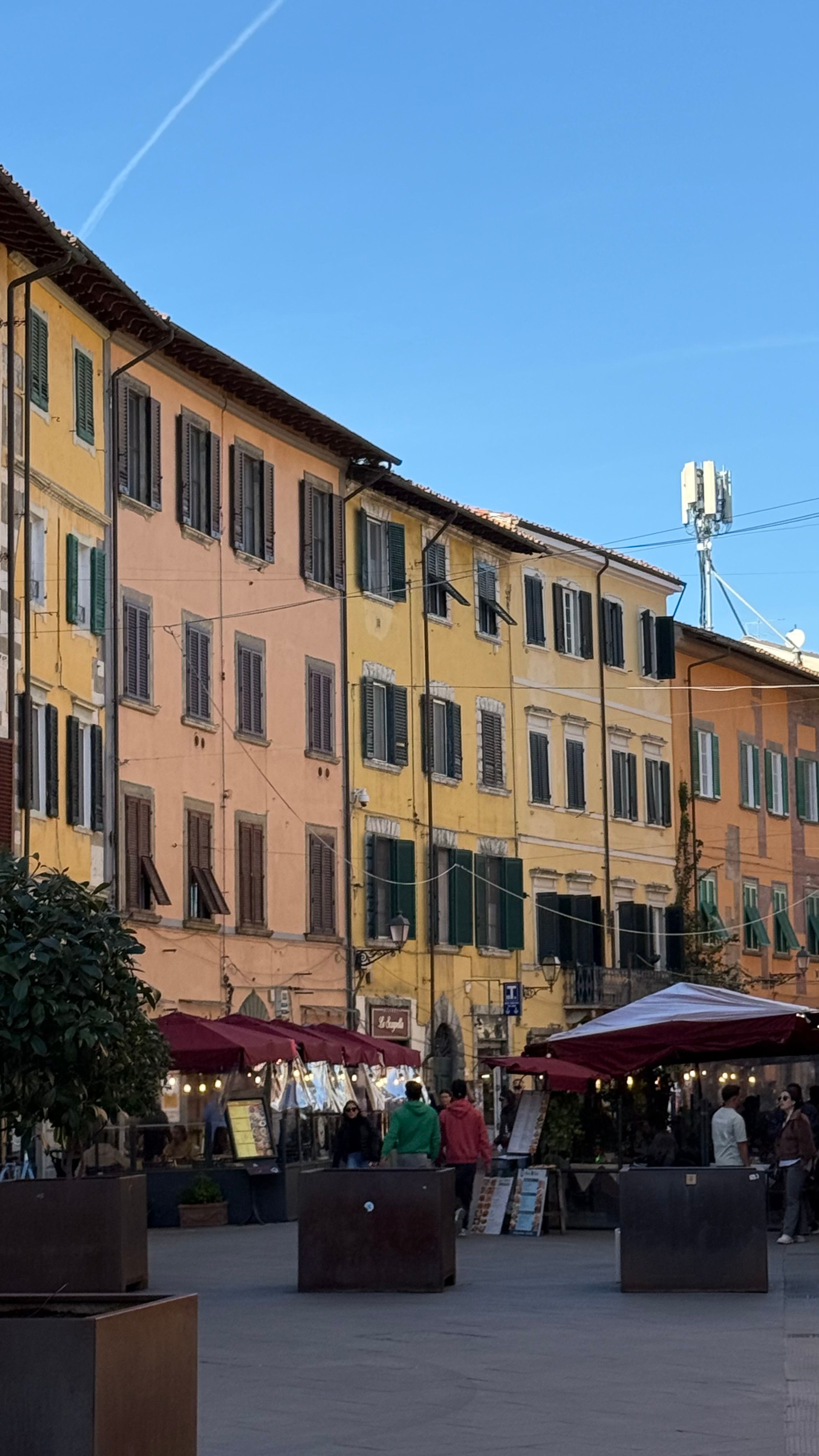 Colorful Italian Street with Outdoor Market Scene · Free Stock Photo