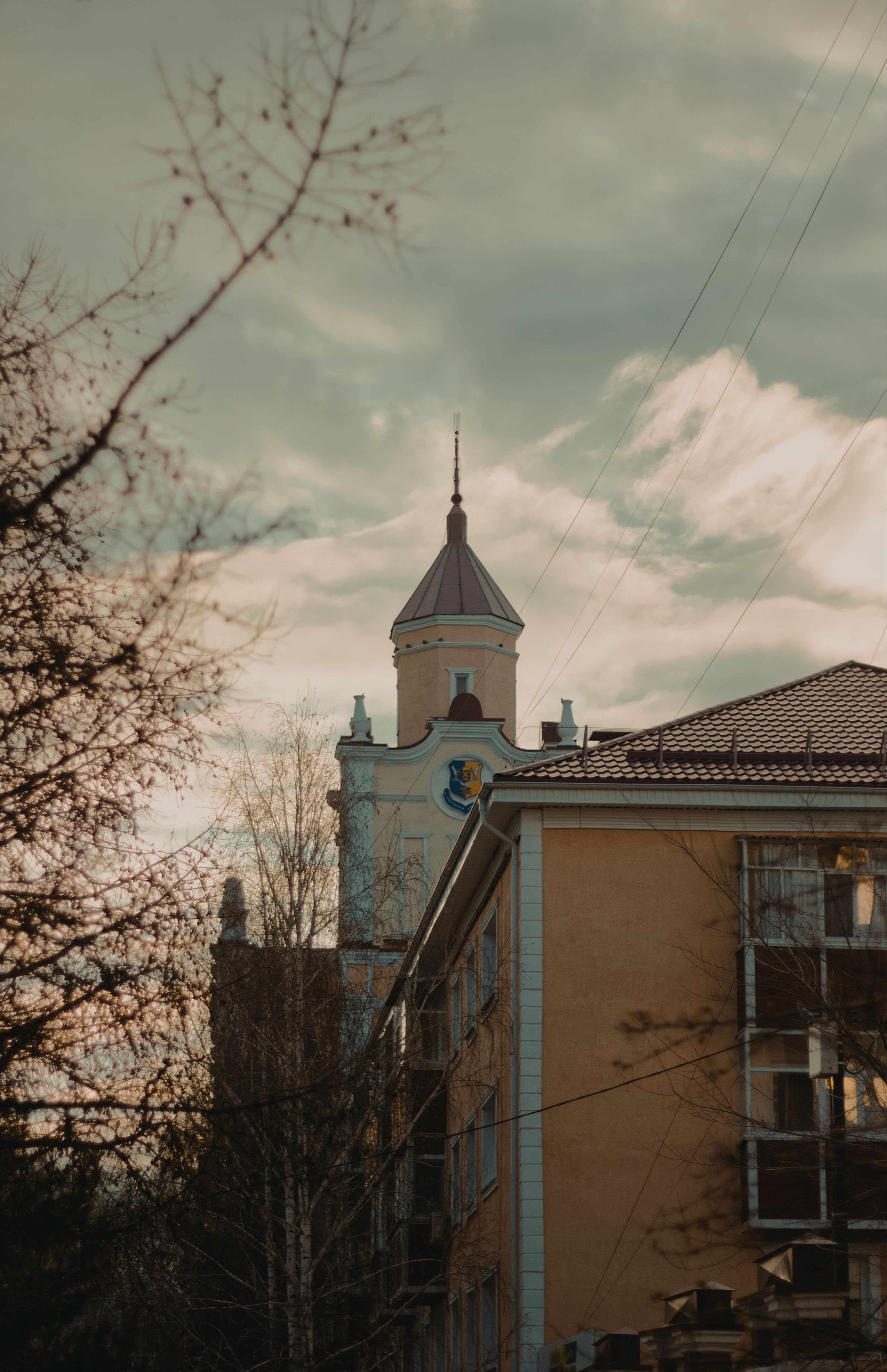 Historic Building with Tower at Sunset · Free Stock Photo