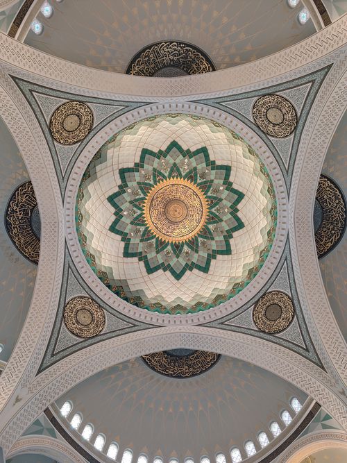 Free Stunning view of an ornate Islamic dome featuring intricate geometric patterns and calligraphy. Stock Photo