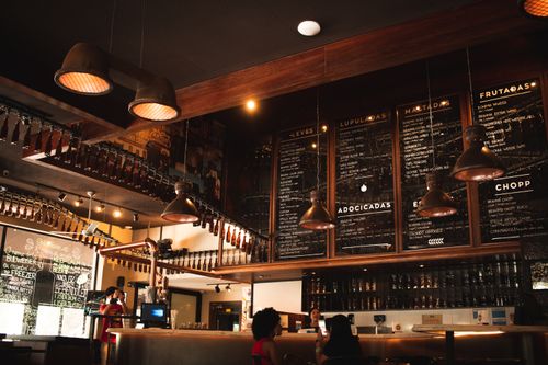 Intérieur chaleureux du restaurant