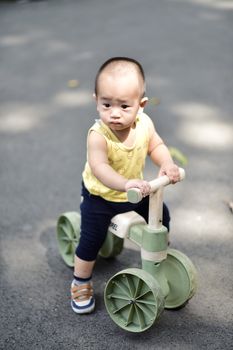 Umatoll Baby Balance Bike Toys for 1 Year Old Boys Girls Gifts, Adjustable Seat Baby Walker, First Birthday Gifts, 12-24 Months Toddler Ride on Toys with Removable Basket, Green