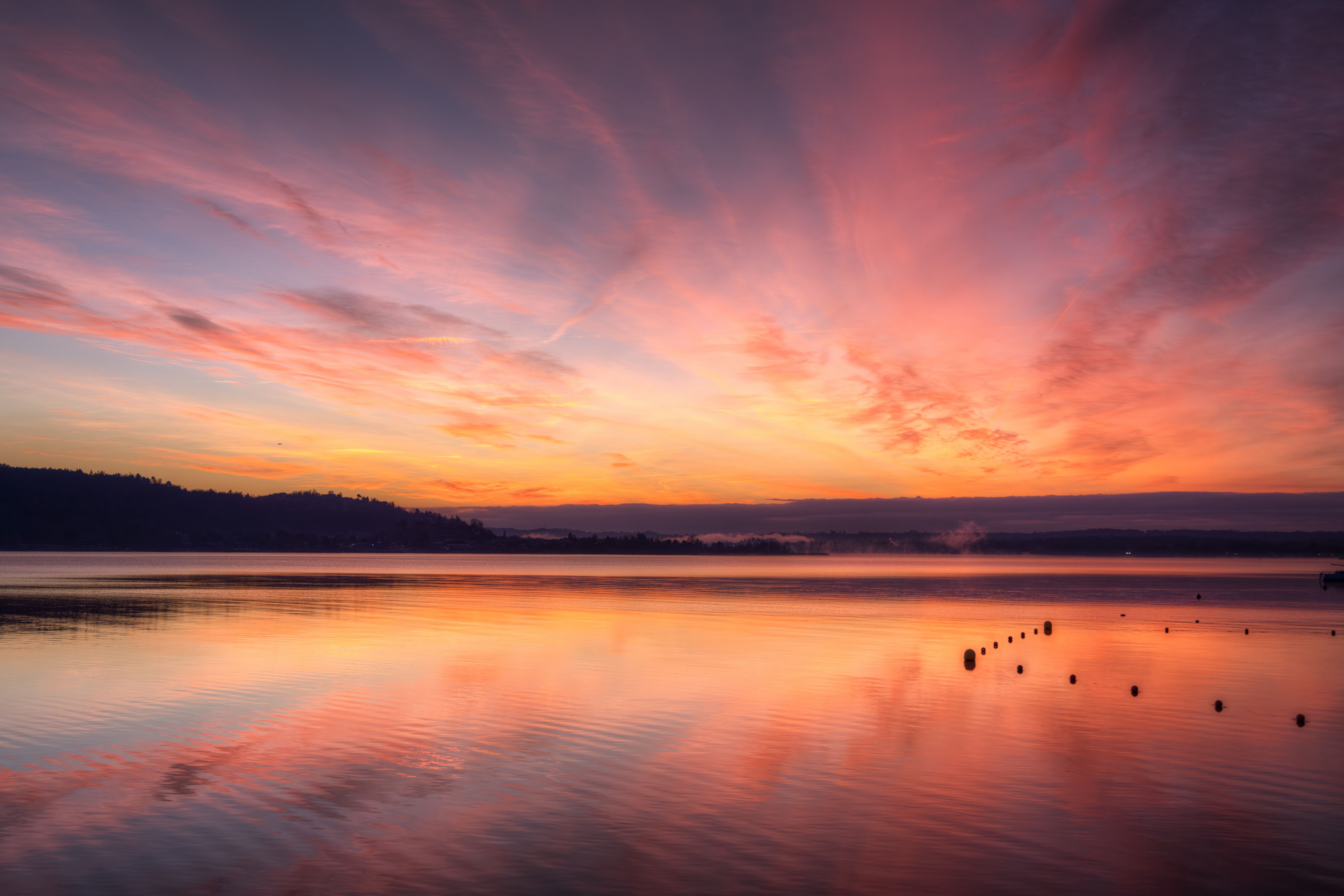 Serene Lake at Sunset with Vibrant Skies · Free Stock Photo