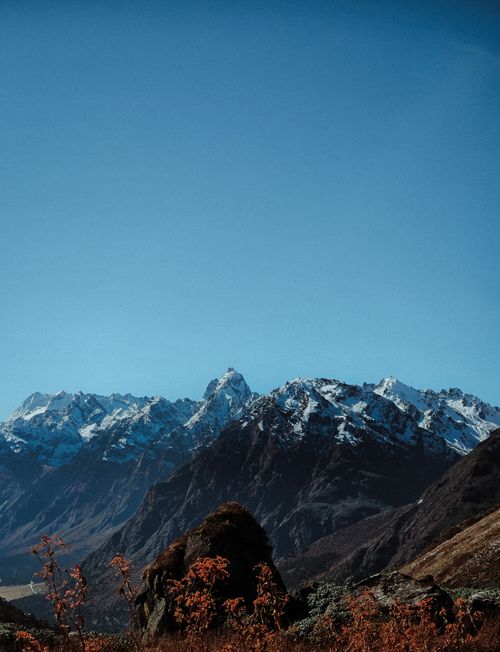 Free Breathtaking view of snow-covered peaks under a clear blue sky, captured in bright daylight. Stock Photo