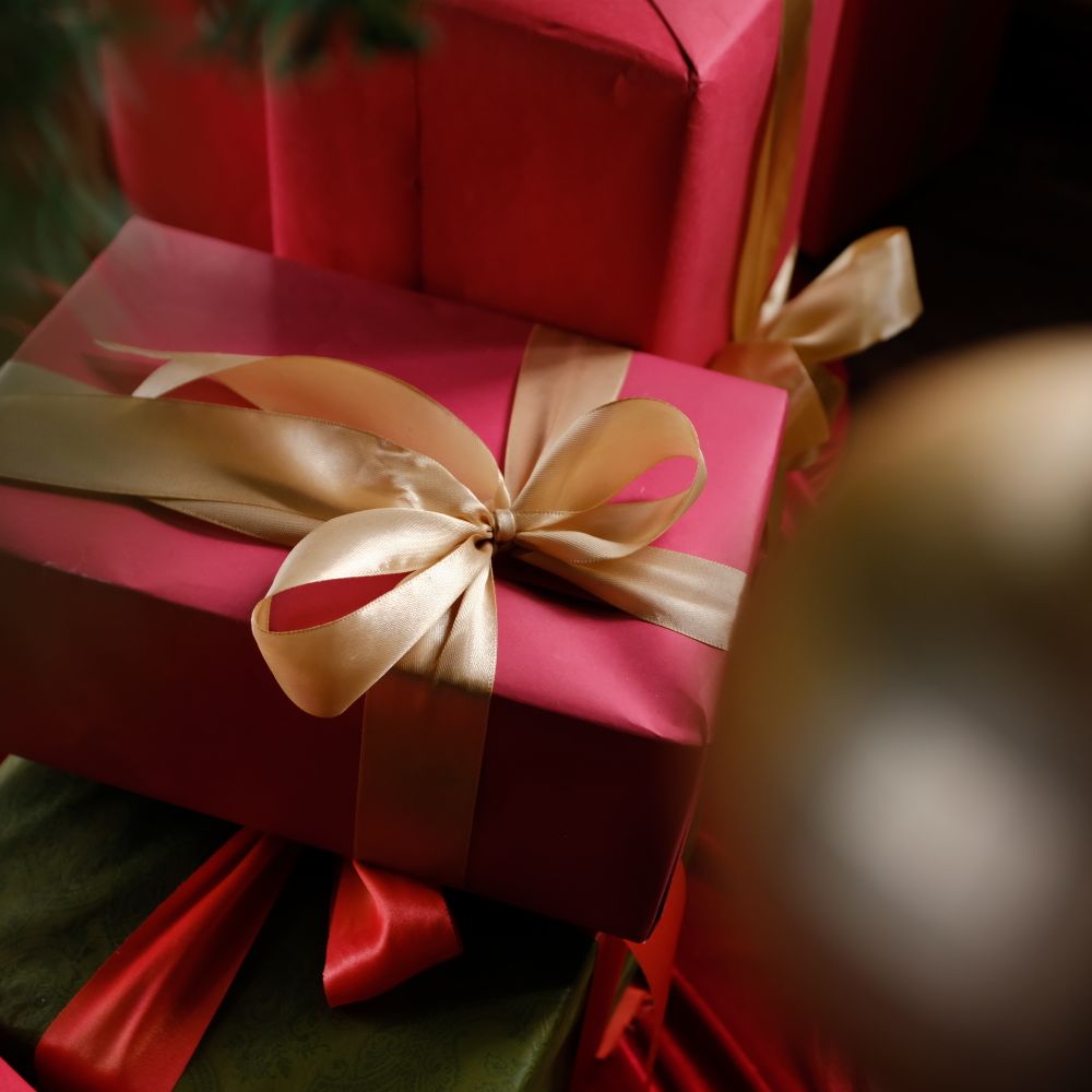 Sudbury — professional packers wrapping and boxing belongings