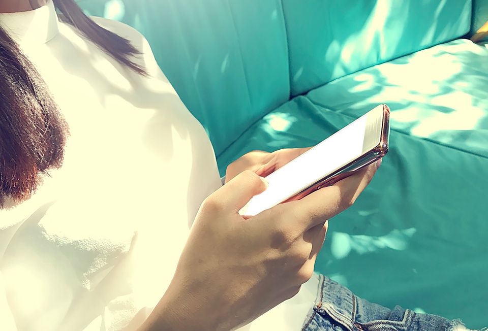 Online dating: starting a conversation on a niche platform