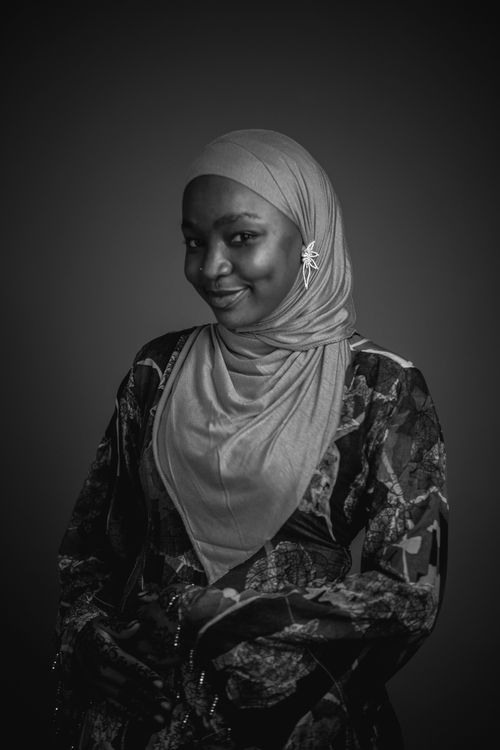 Free Striking black and white portrait of a woman in a hijab, exuding confidence and grace. Stock Photo